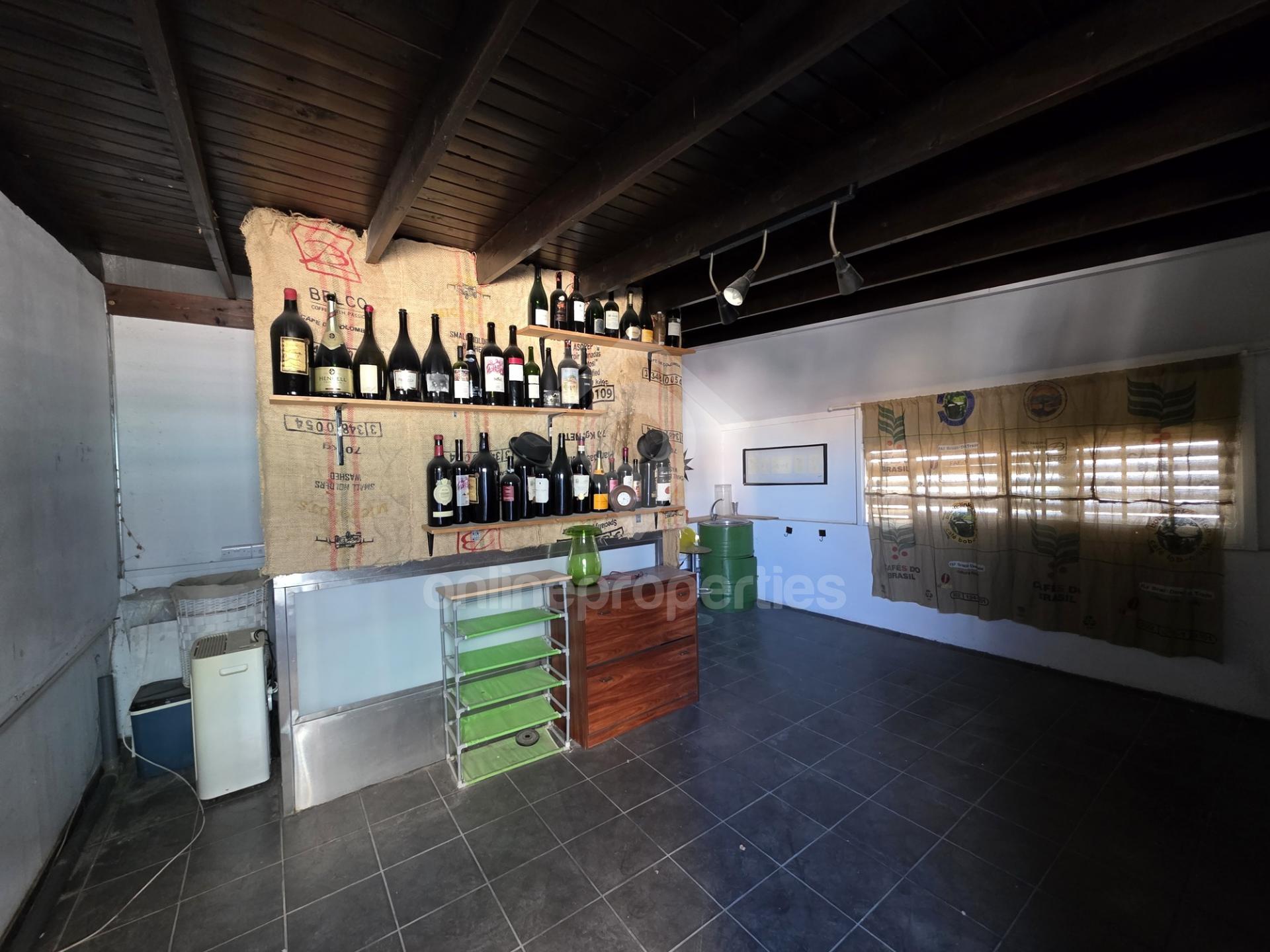 To change image, hover mouse over thumbnails below