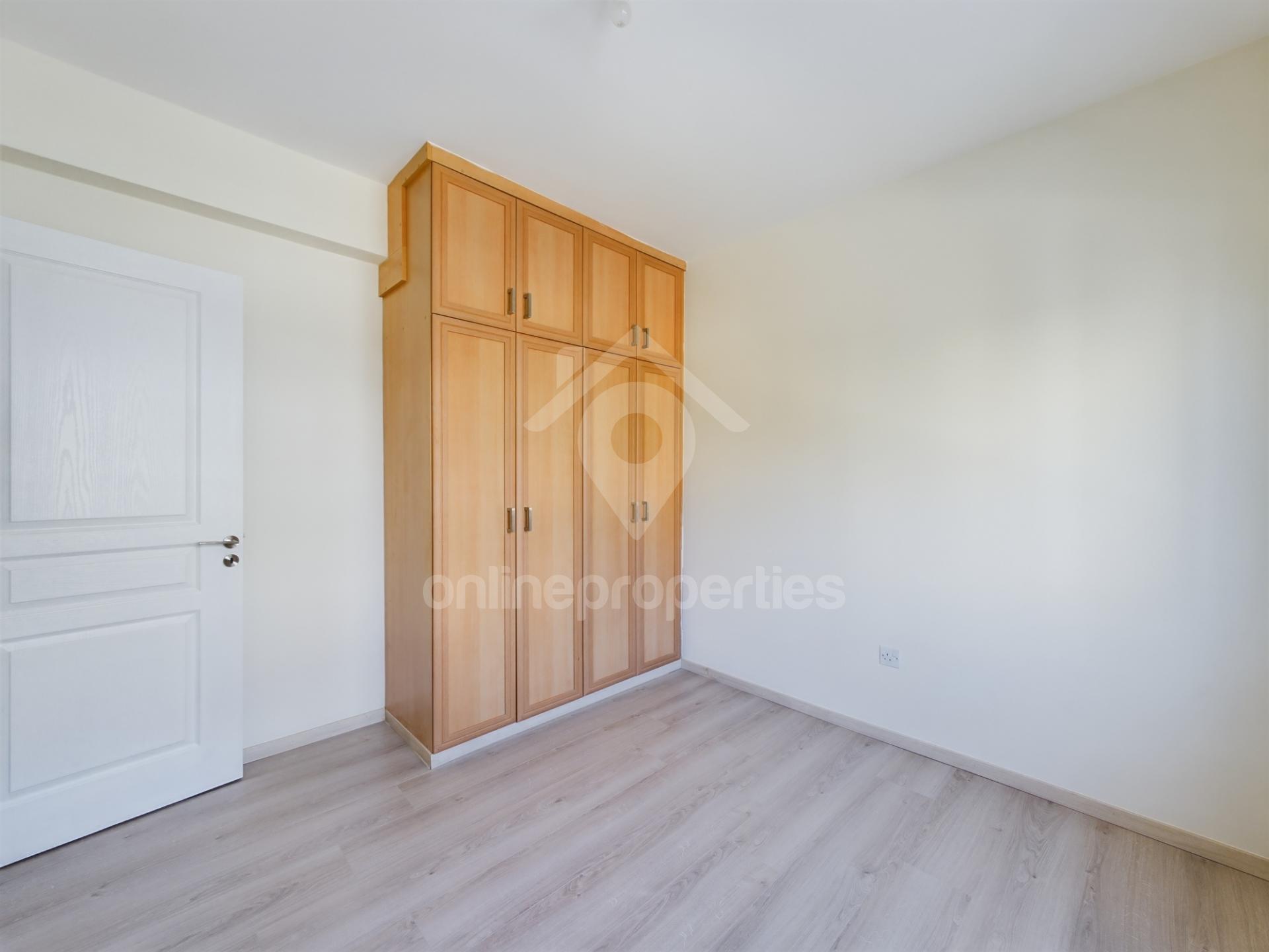 To change image, hover mouse over thumbnails below