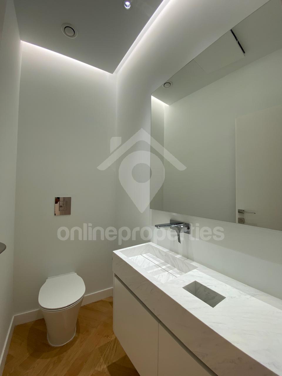 To change image, hover mouse over thumbnails below