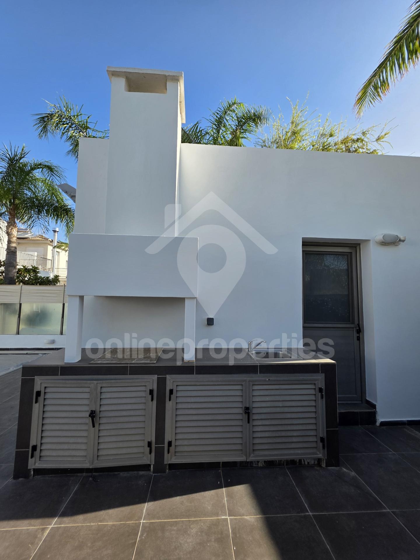 To change image, hover mouse over thumbnails below