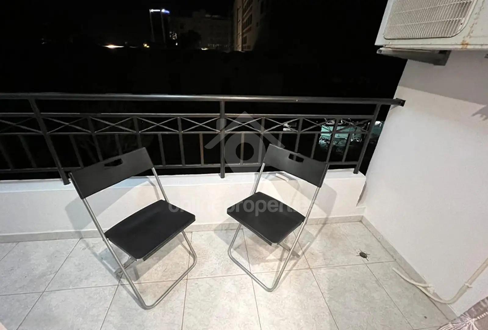 To change image, hover mouse over thumbnails below