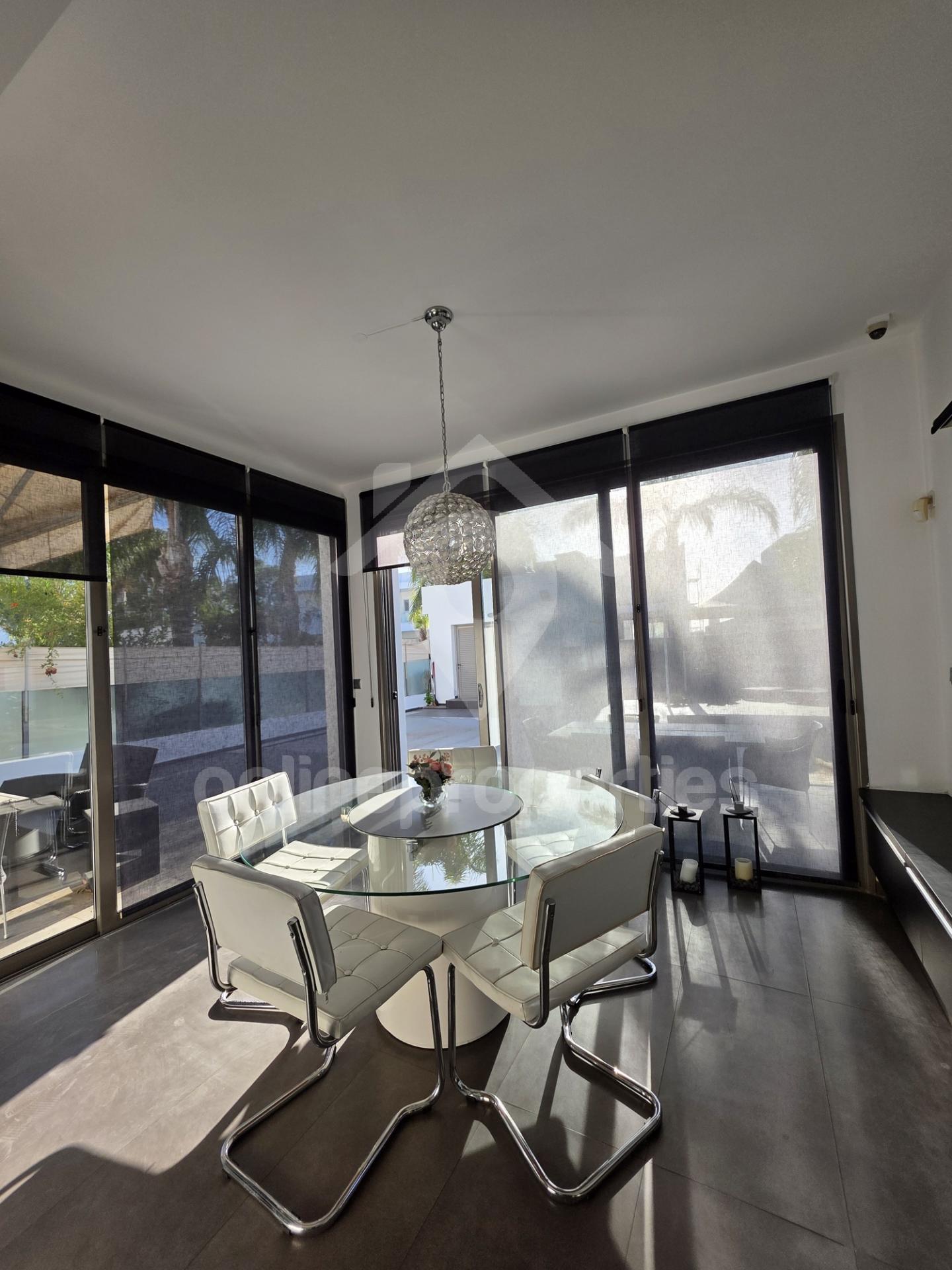 To change image, hover mouse over thumbnails below