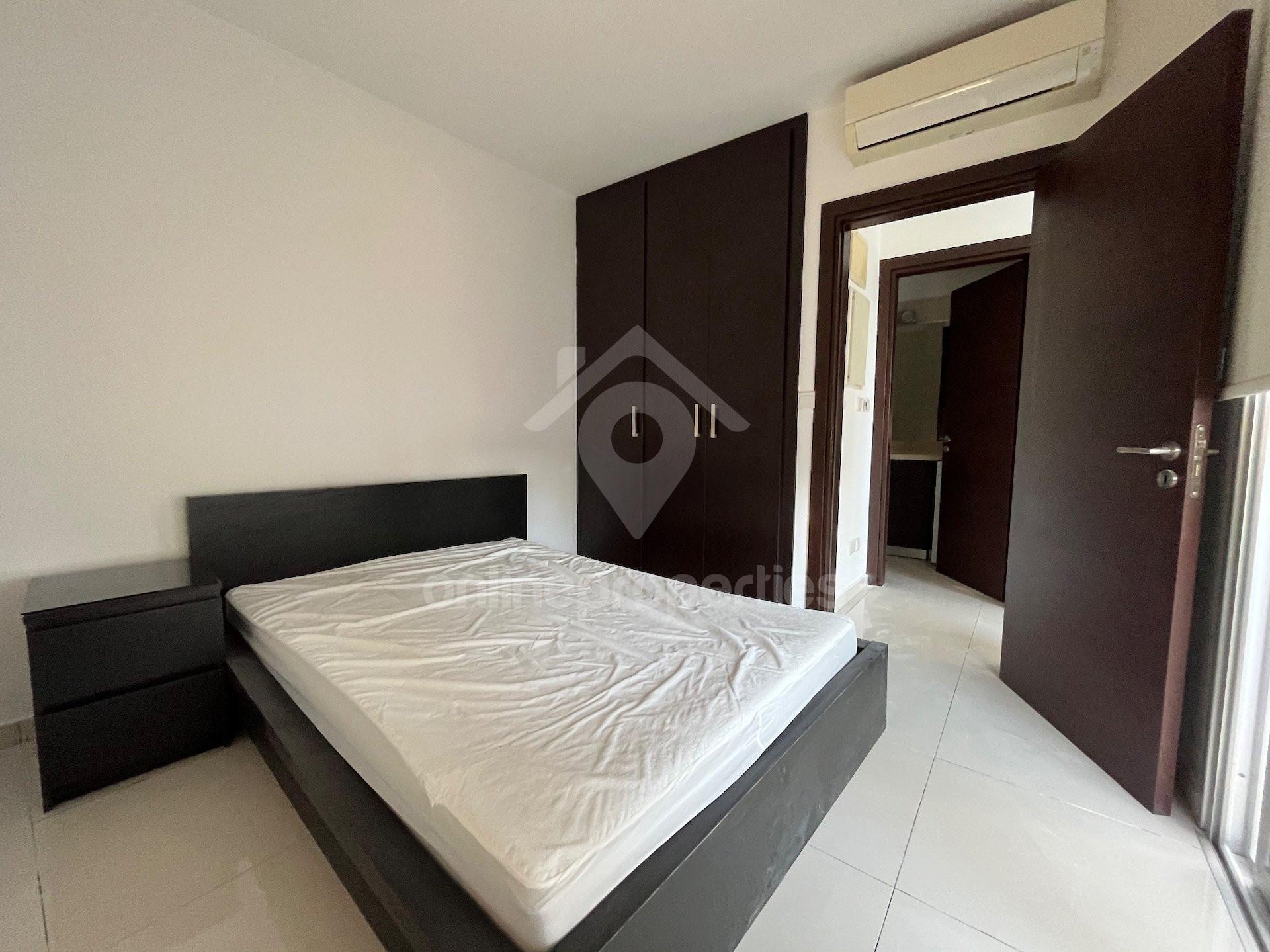 To change image, hover mouse over thumbnails below