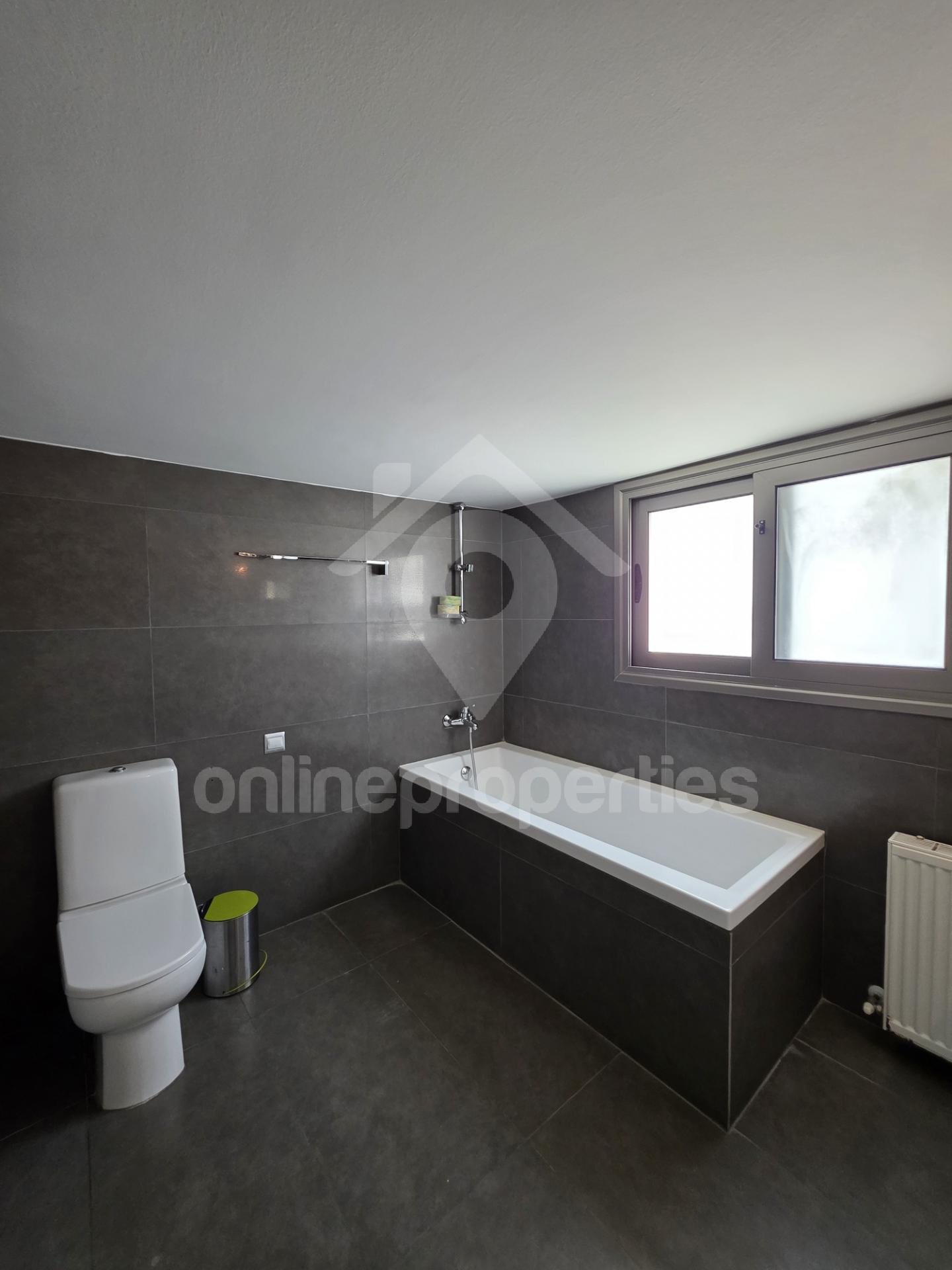 To change image, hover mouse over thumbnails below