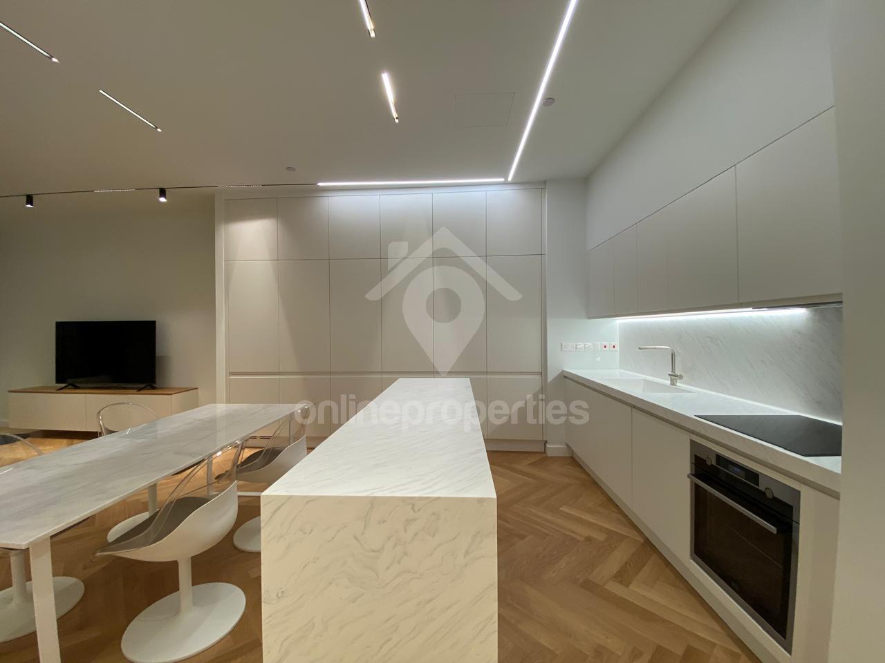 To change image, hover mouse over thumbnails below