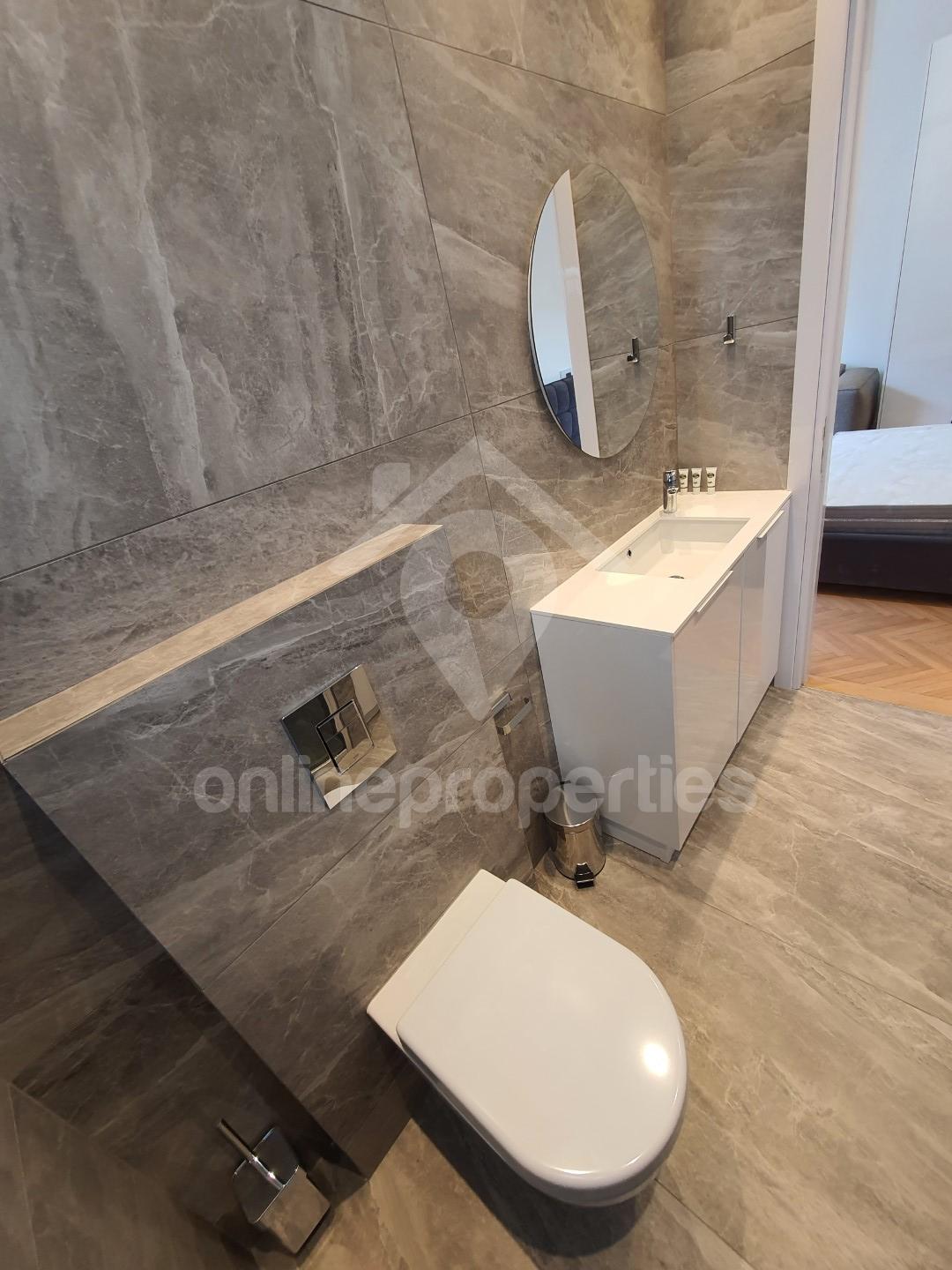 To change image, hover mouse over thumbnails below