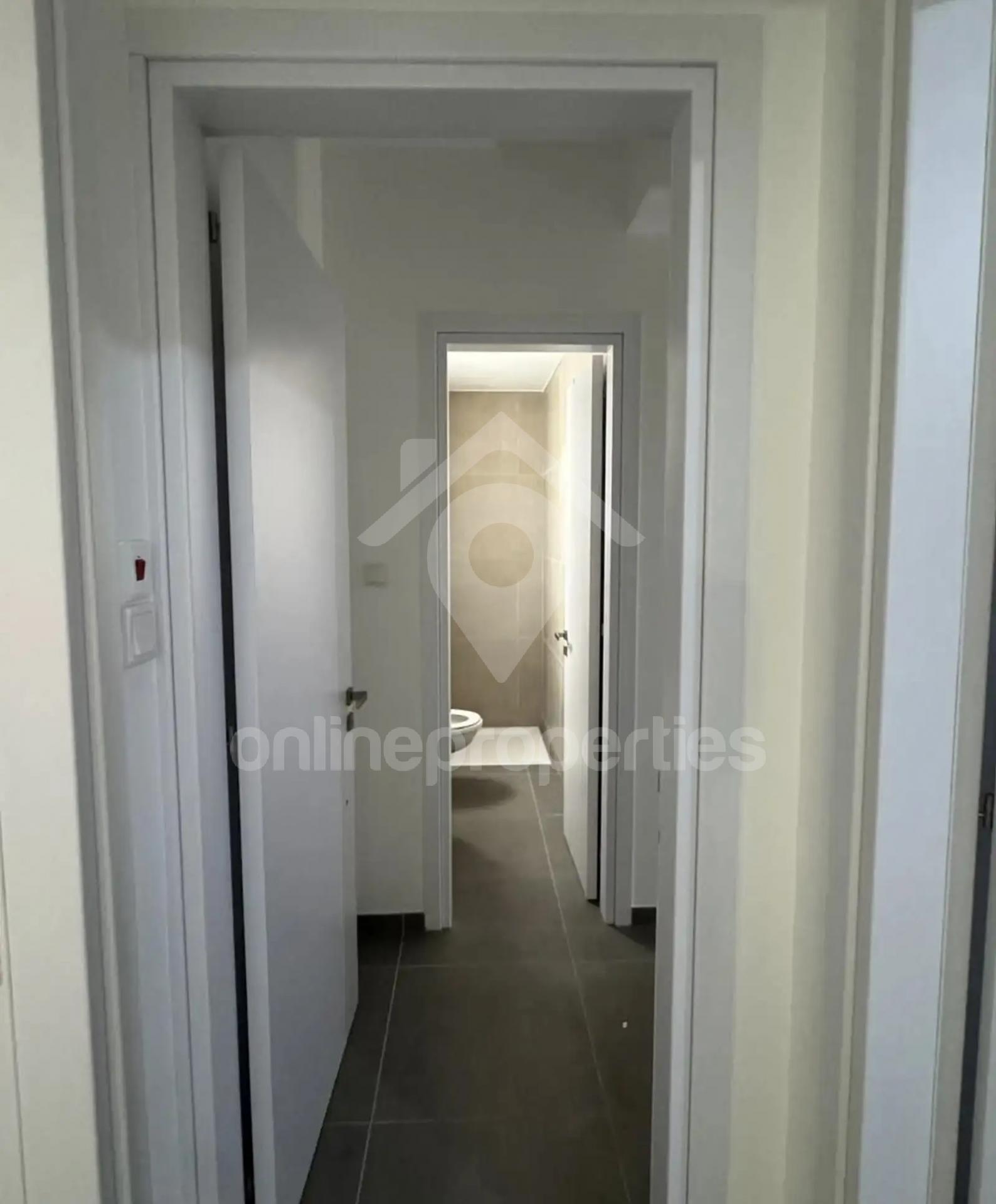 To change image, hover mouse over thumbnails below