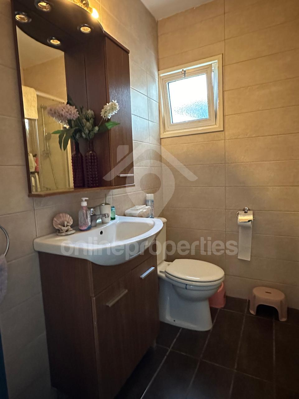 To change image, hover mouse over thumbnails below