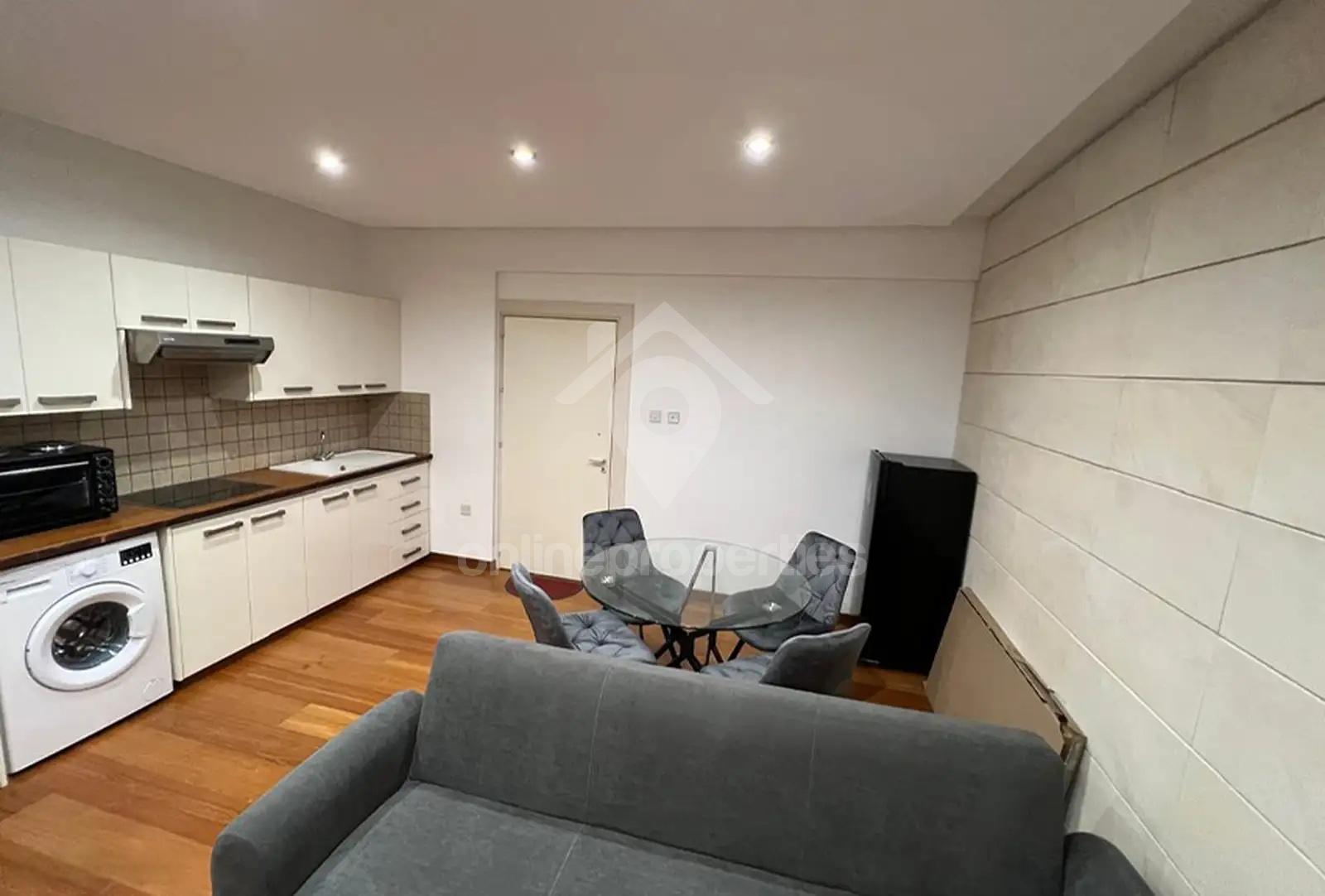 To change image, hover mouse over thumbnails below