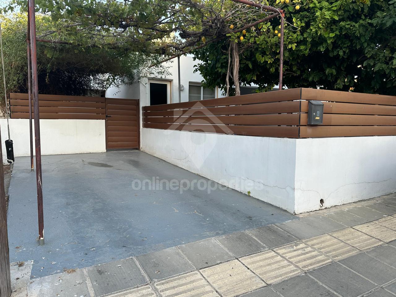 To change image, hover mouse over thumbnails below