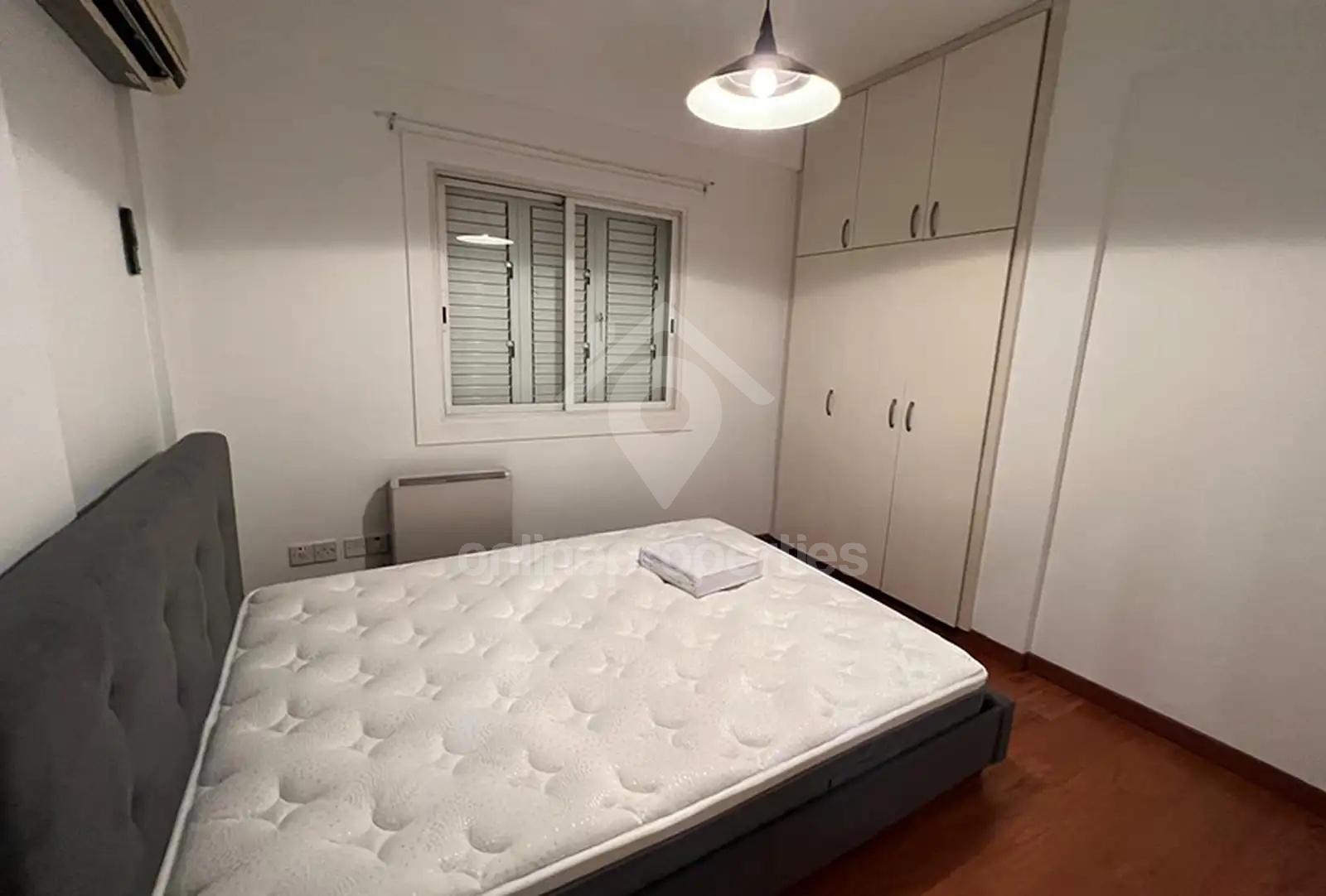 To change image, hover mouse over thumbnails below