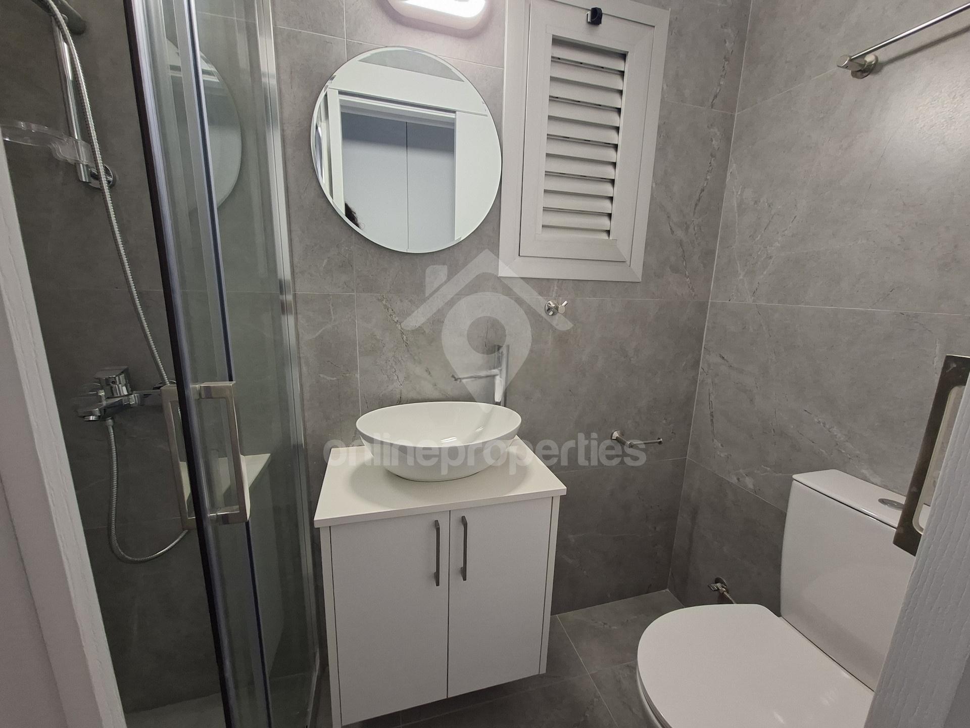 To change image, hover mouse over thumbnails below