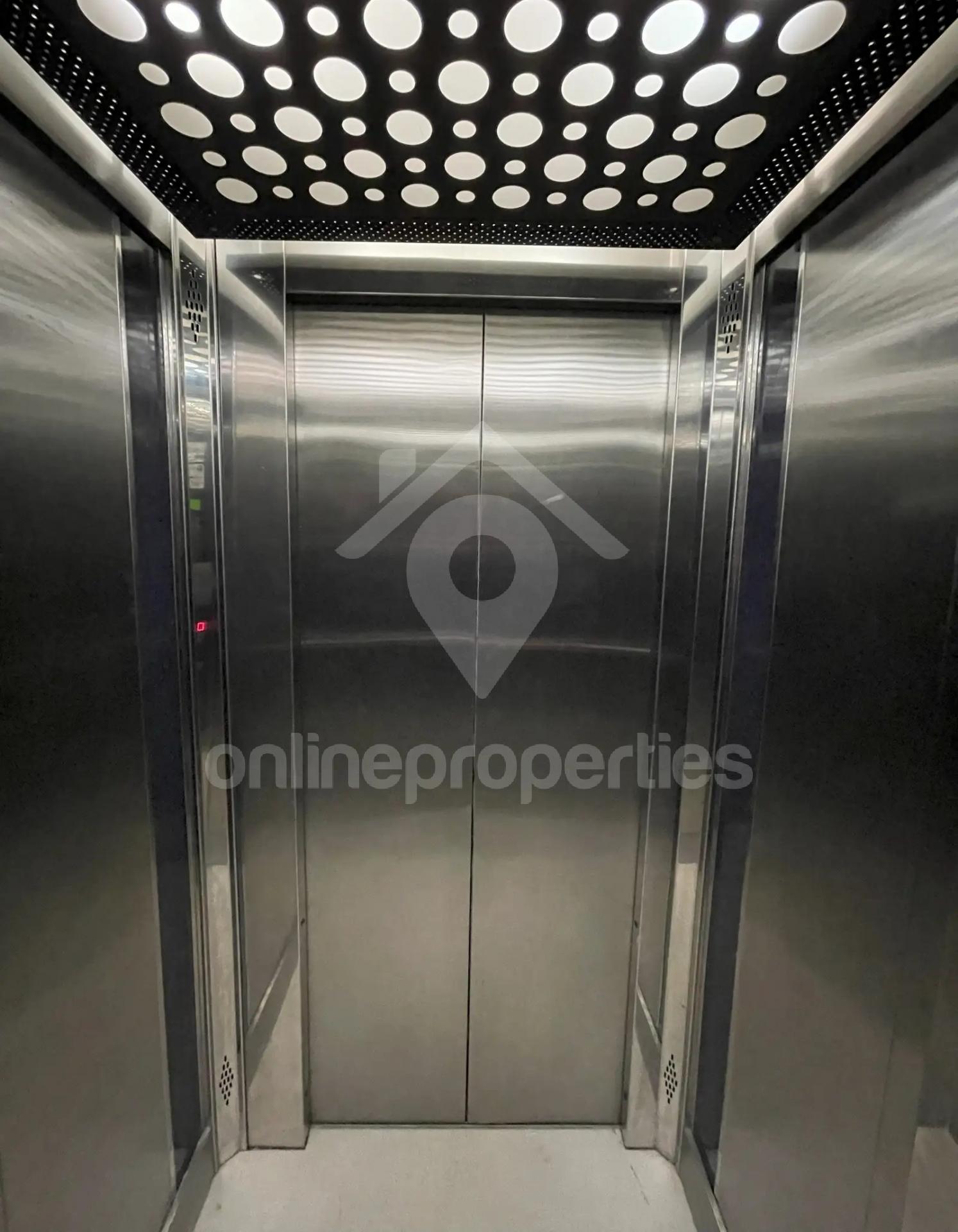 To change image, hover mouse over thumbnails below