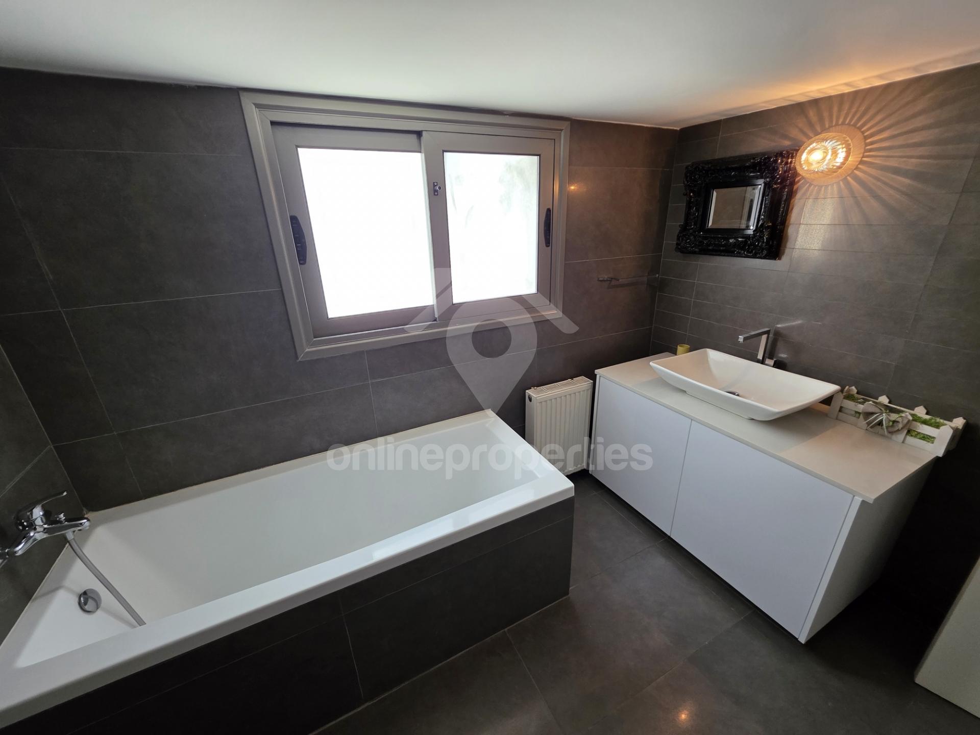 To change image, hover mouse over thumbnails below