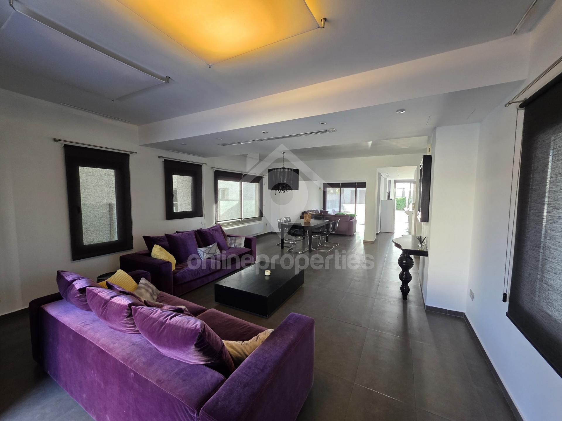 To change image, hover mouse over thumbnails below