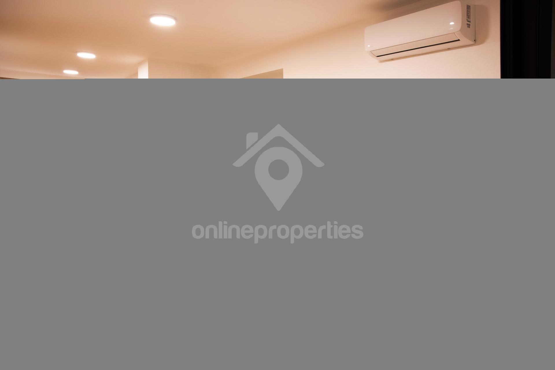 To change image, hover mouse over thumbnails below