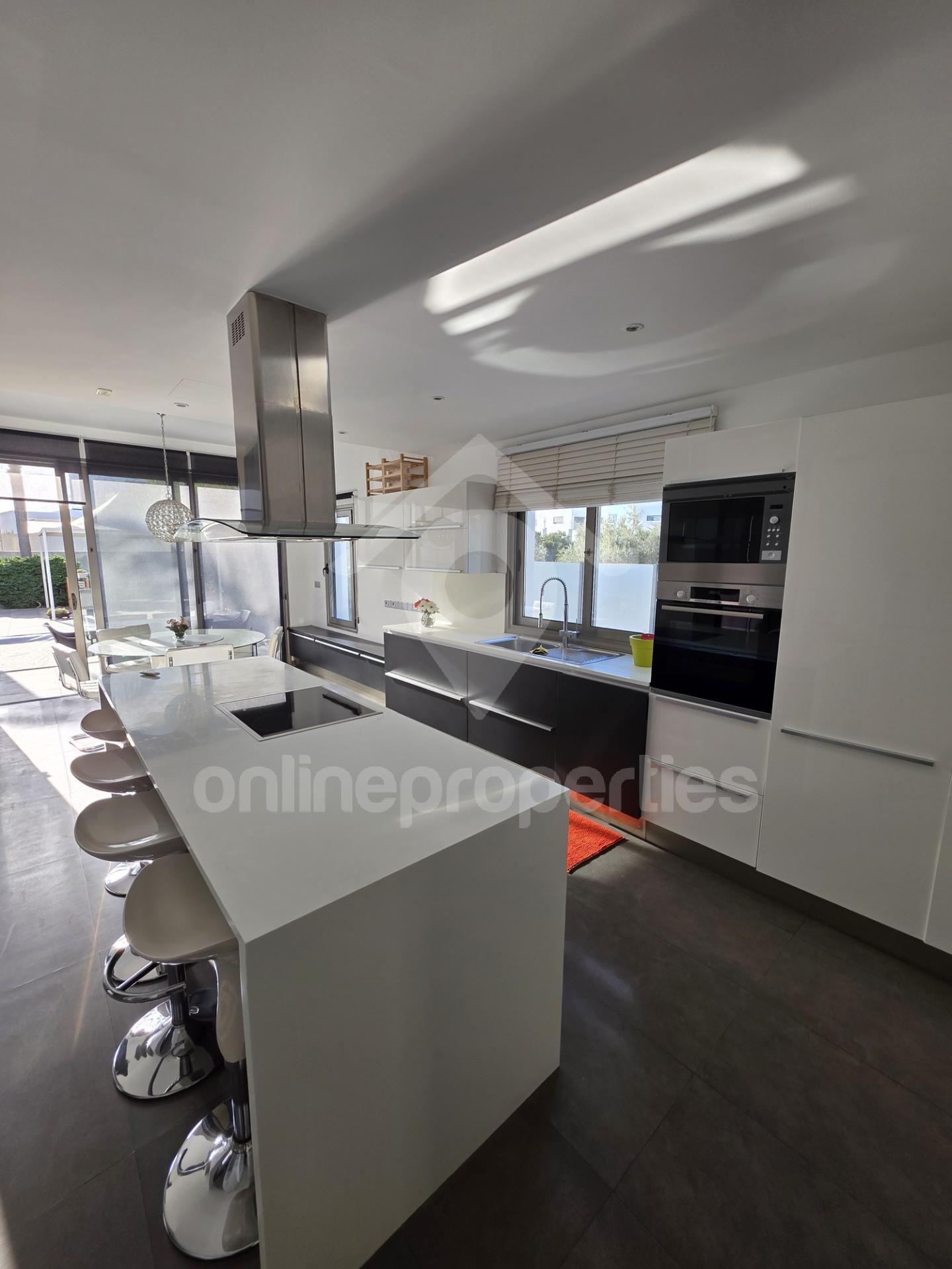 To change image, hover mouse over thumbnails below