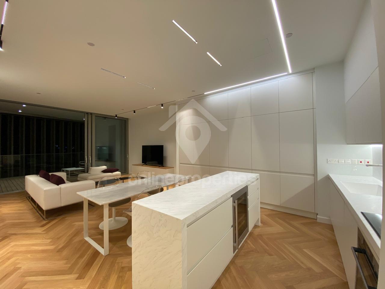 To change image, hover mouse over thumbnails below