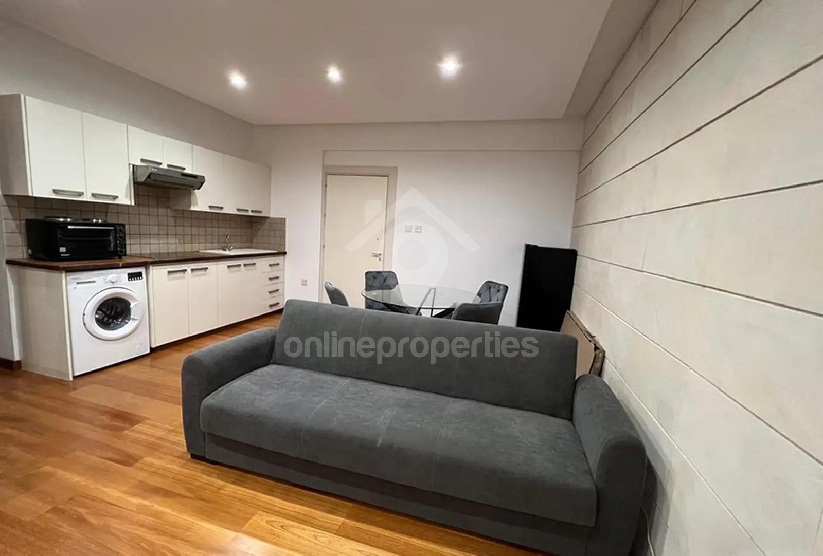 To change image, hover mouse over thumbnails below