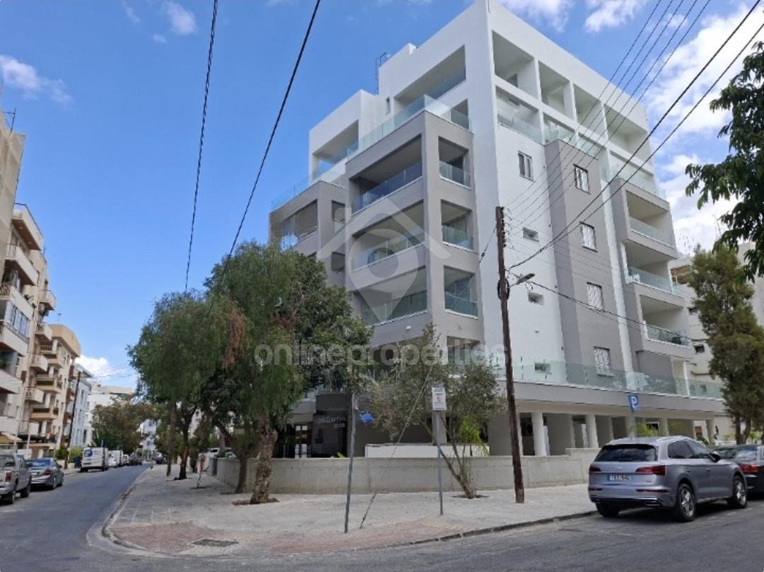 To change image, hover mouse over thumbnails below