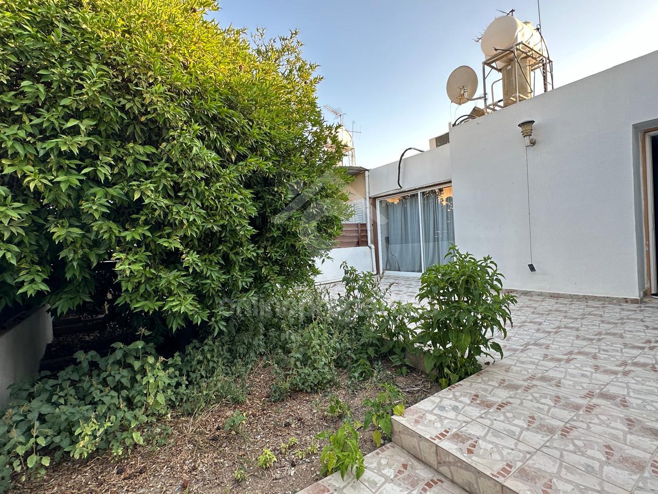 To change image, hover mouse over thumbnails below