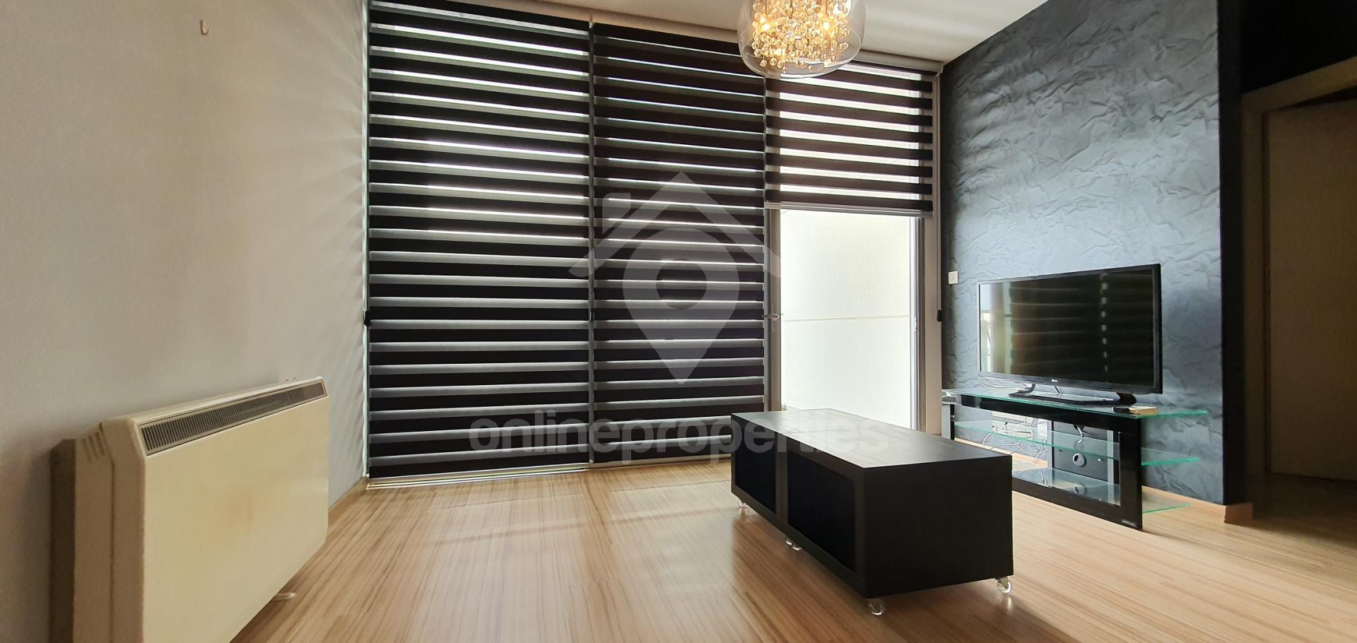 To change image, hover mouse over thumbnails below