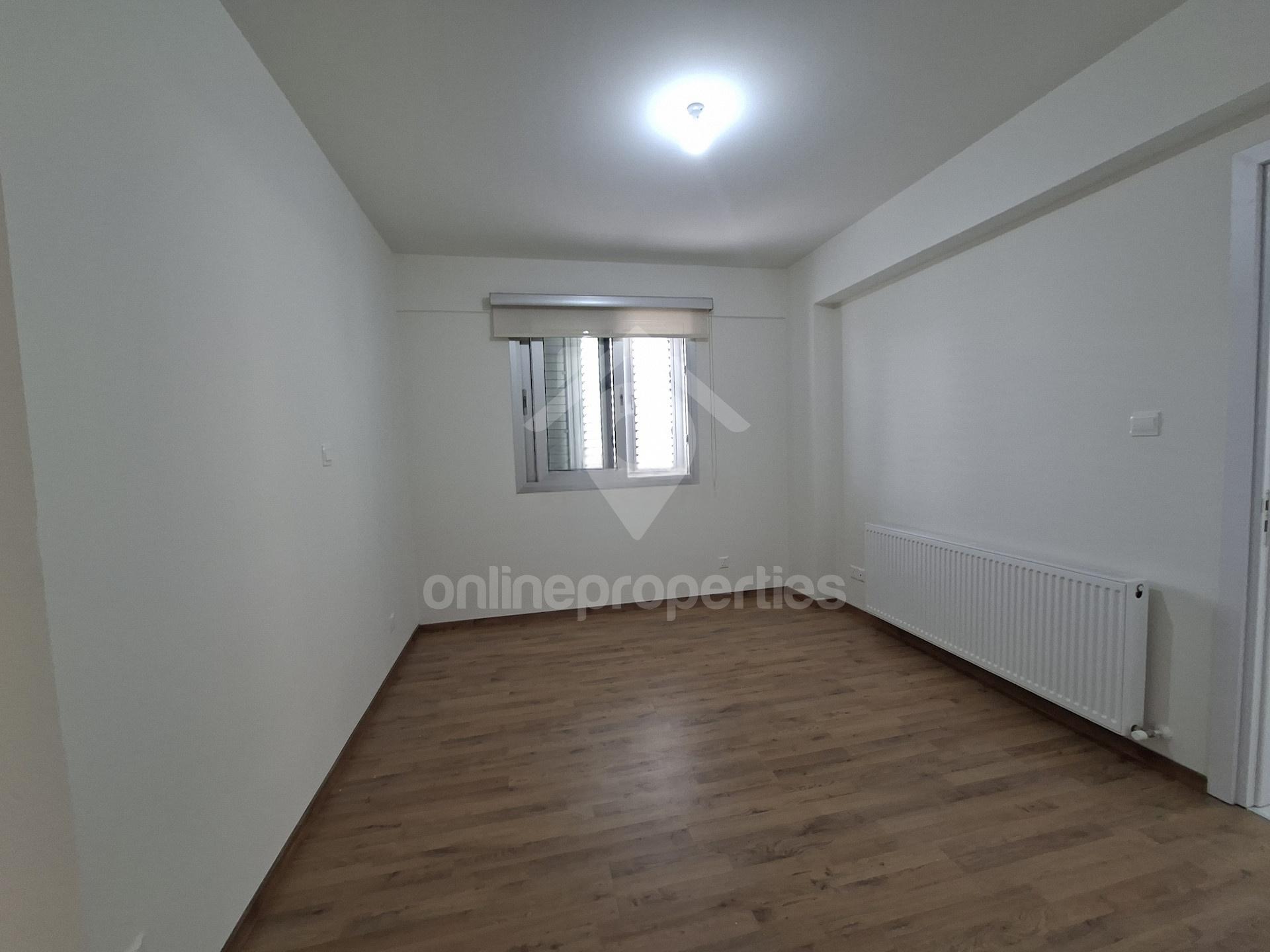 To change image, hover mouse over thumbnails below