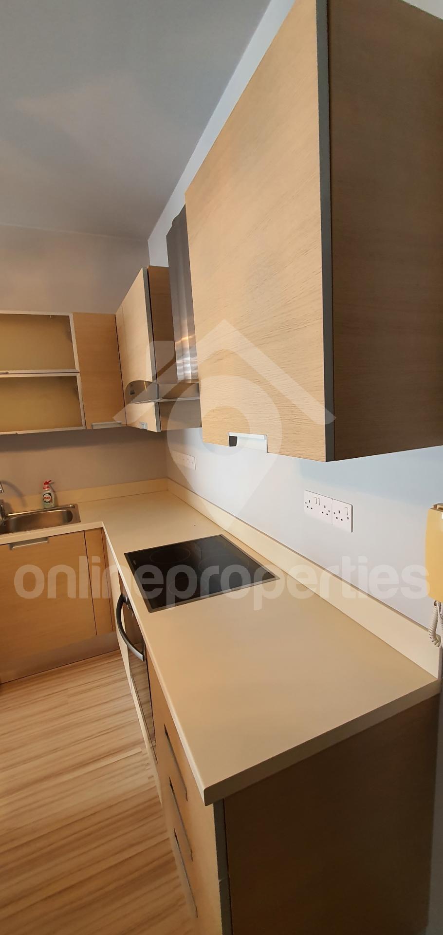 To change image, hover mouse over thumbnails below