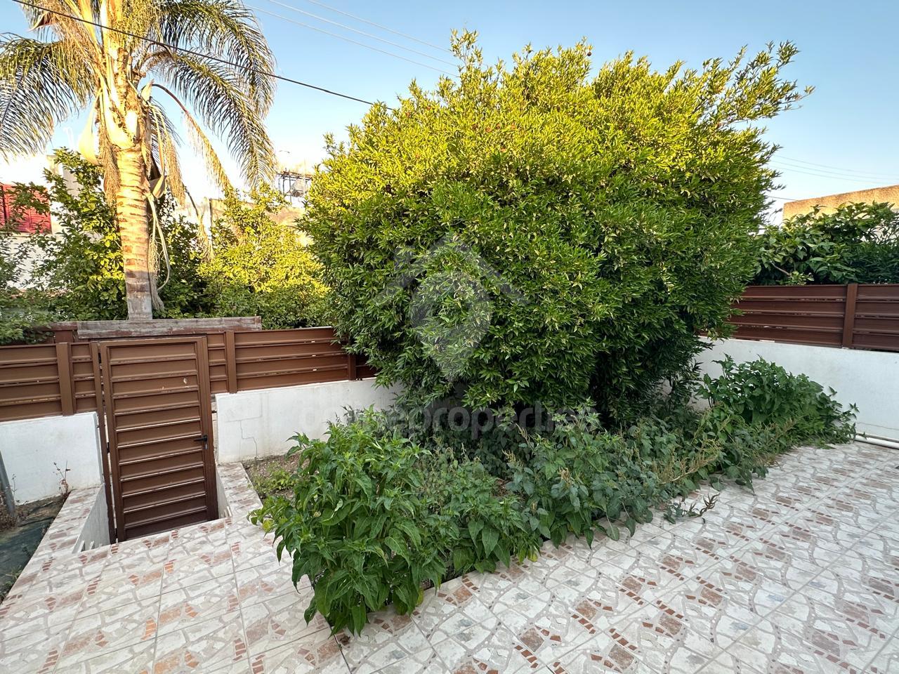 To change image, hover mouse over thumbnails below