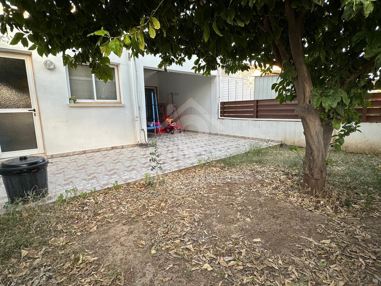 To change image, hover mouse over thumbnails below