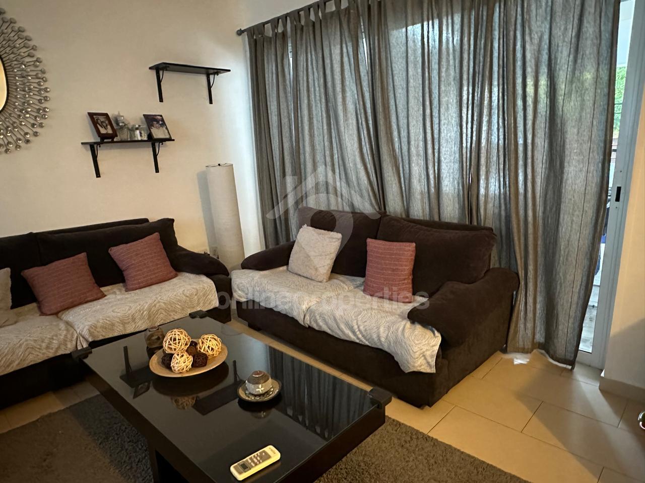 To change image, hover mouse over thumbnails below