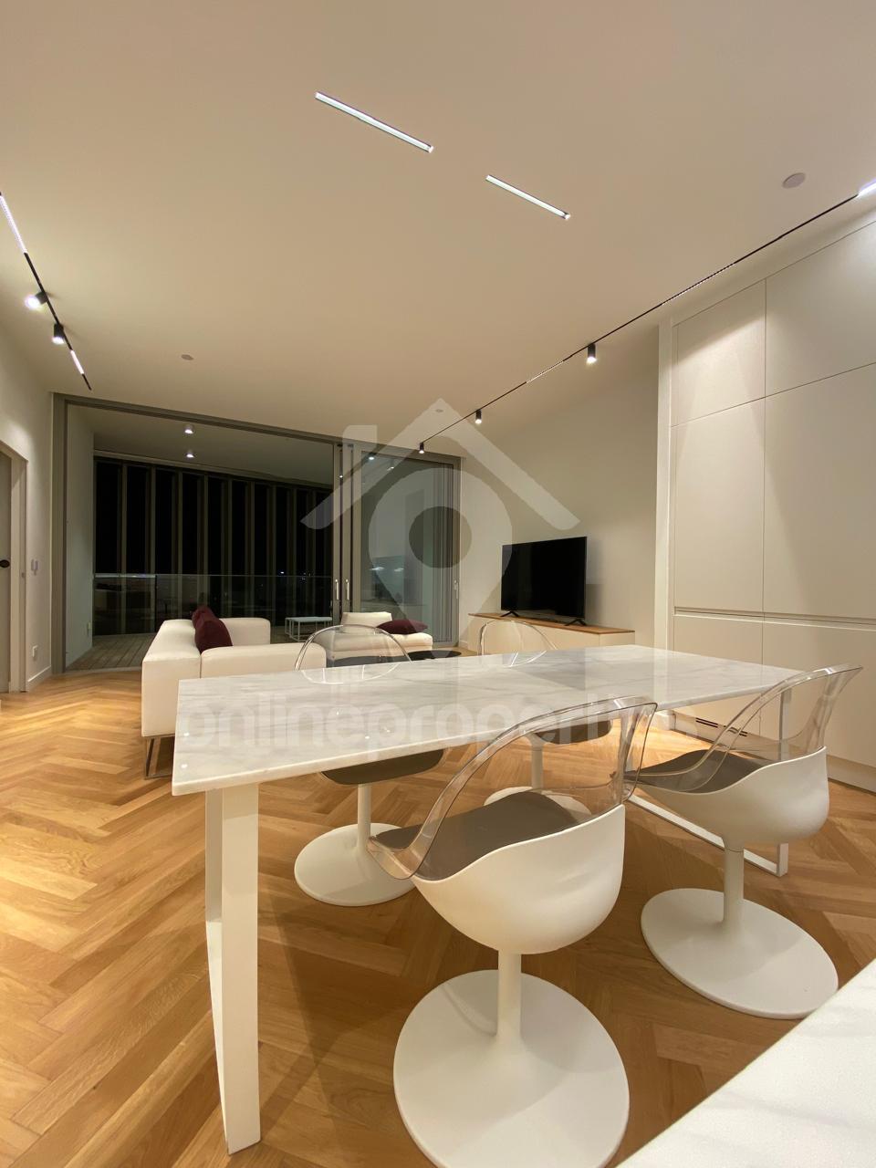 To change image, hover mouse over thumbnails below