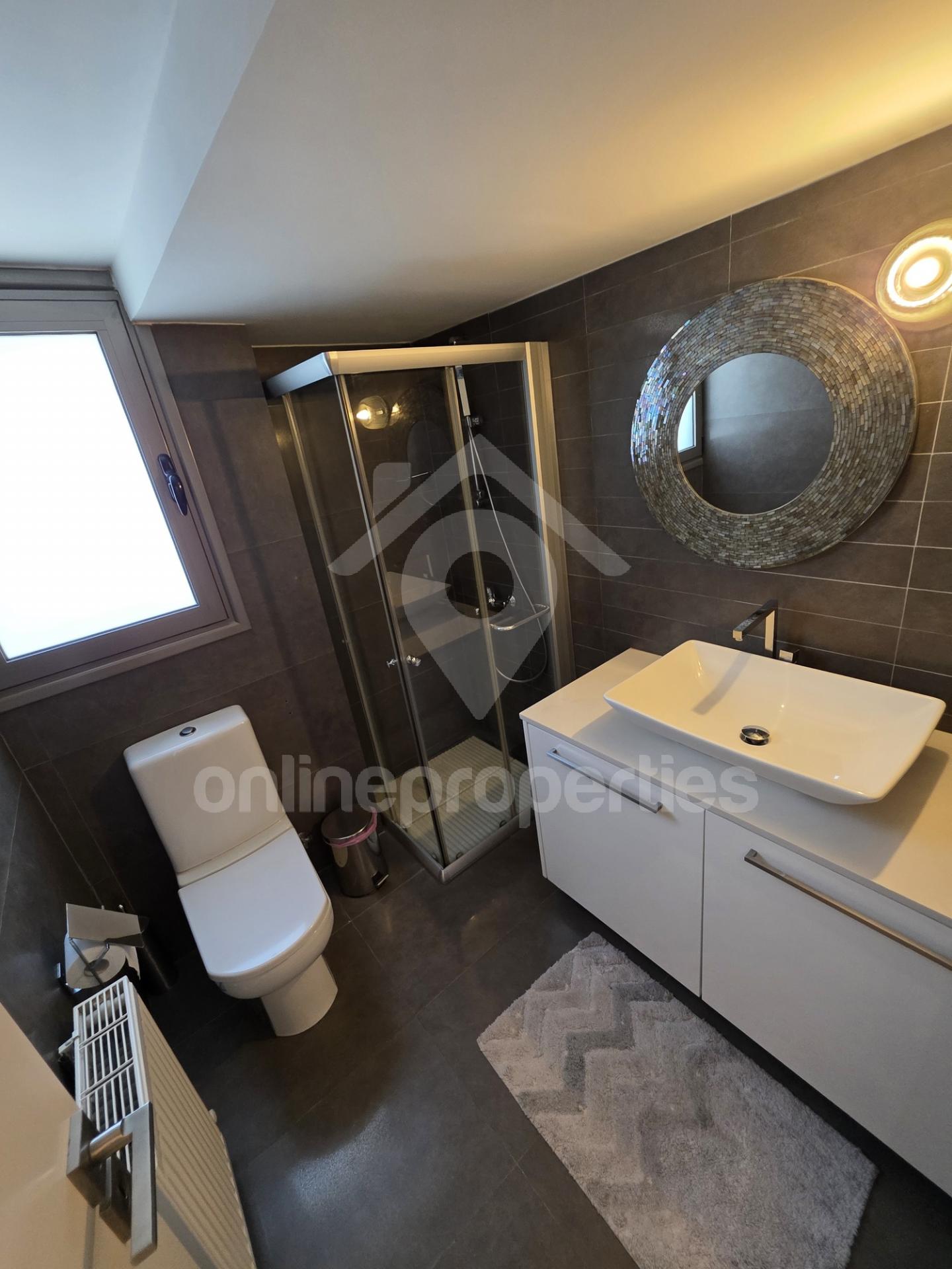 To change image, hover mouse over thumbnails below