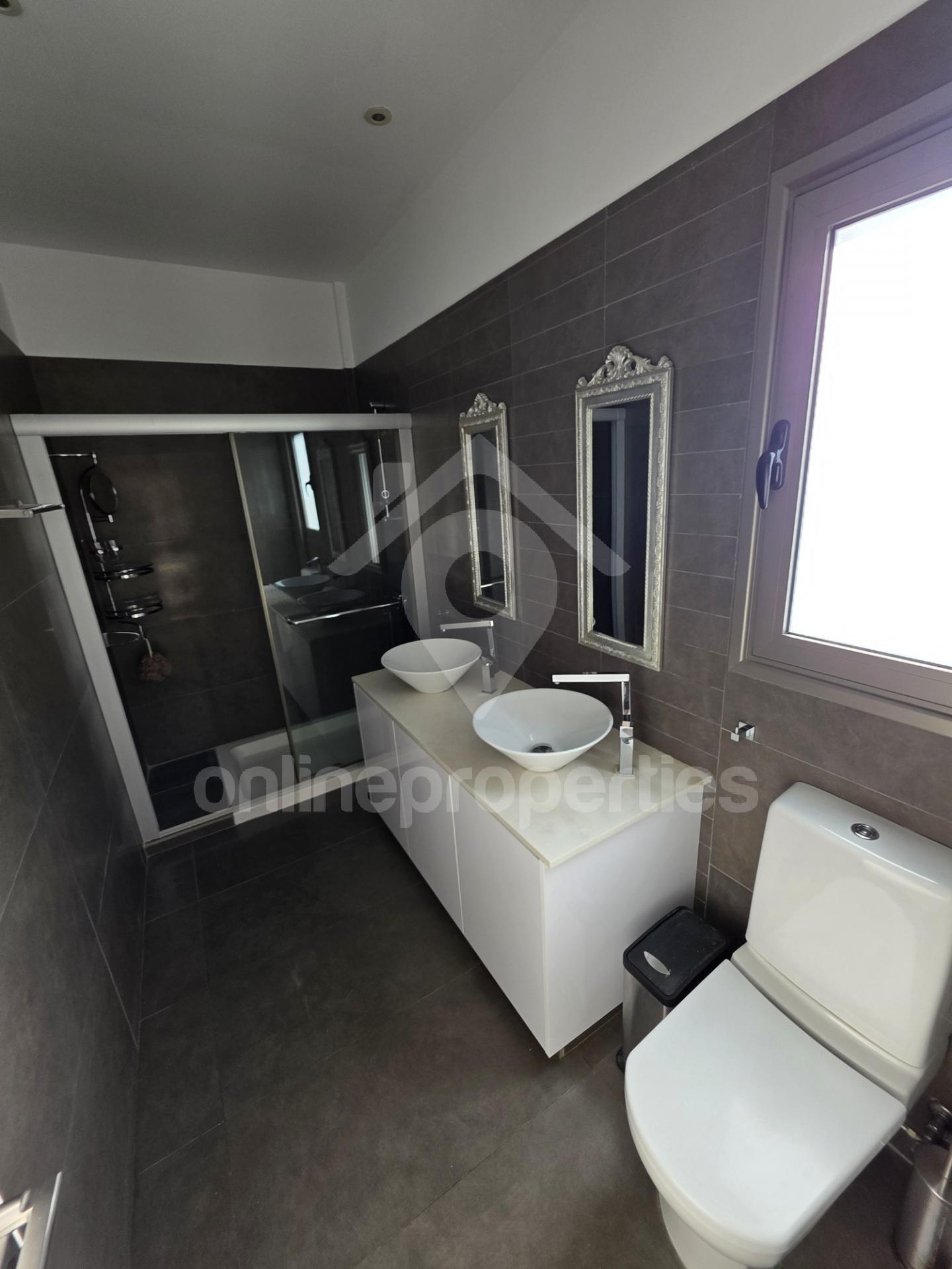 To change image, hover mouse over thumbnails below