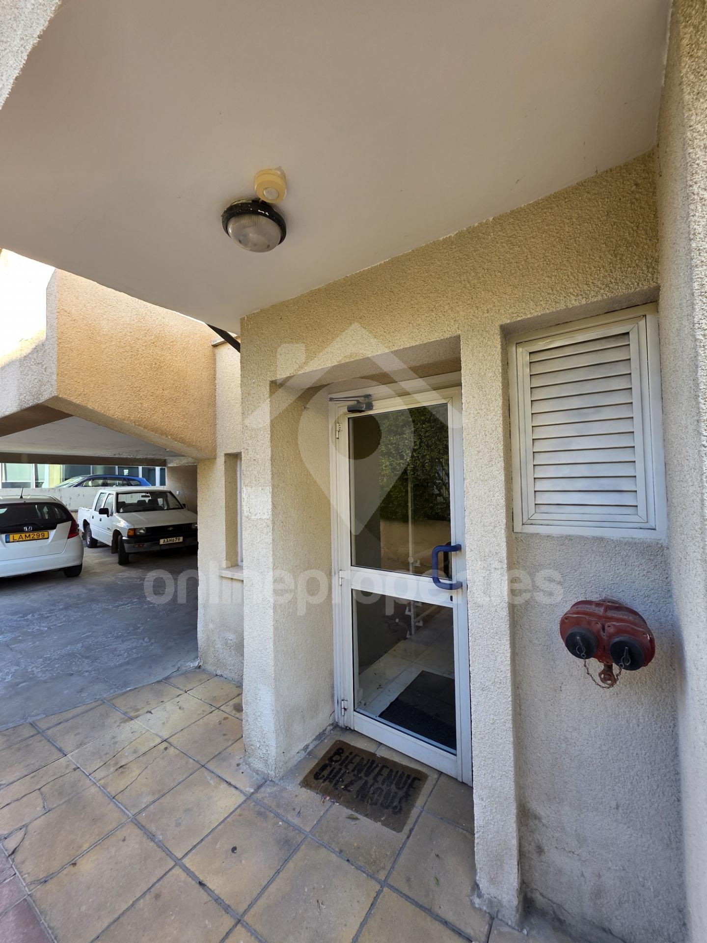 To change image, hover mouse over thumbnails below