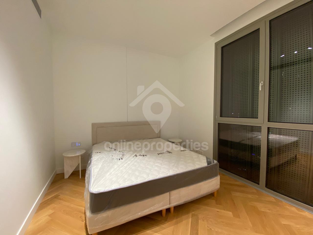 To change image, hover mouse over thumbnails below