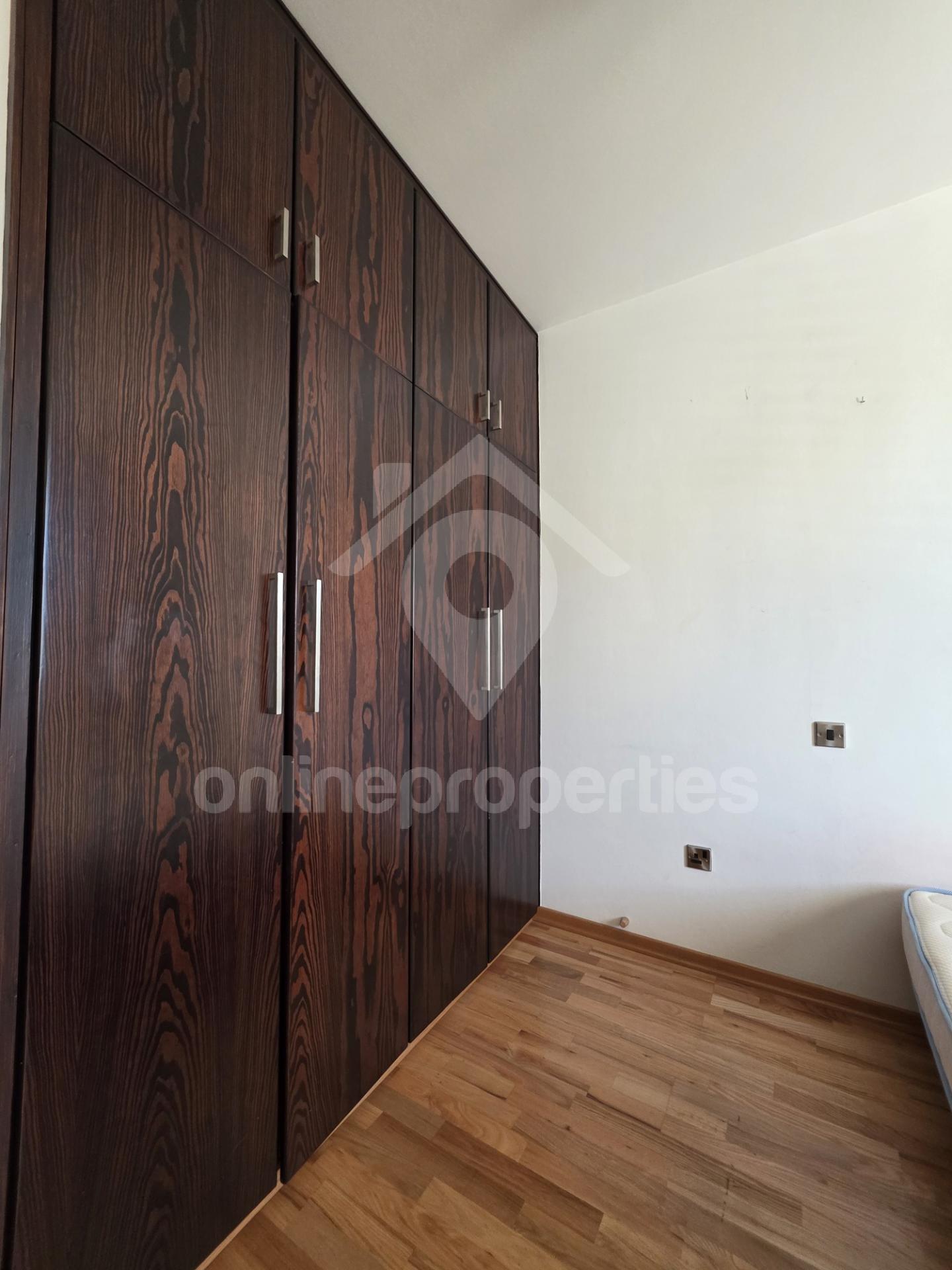 To change image, hover mouse over thumbnails below