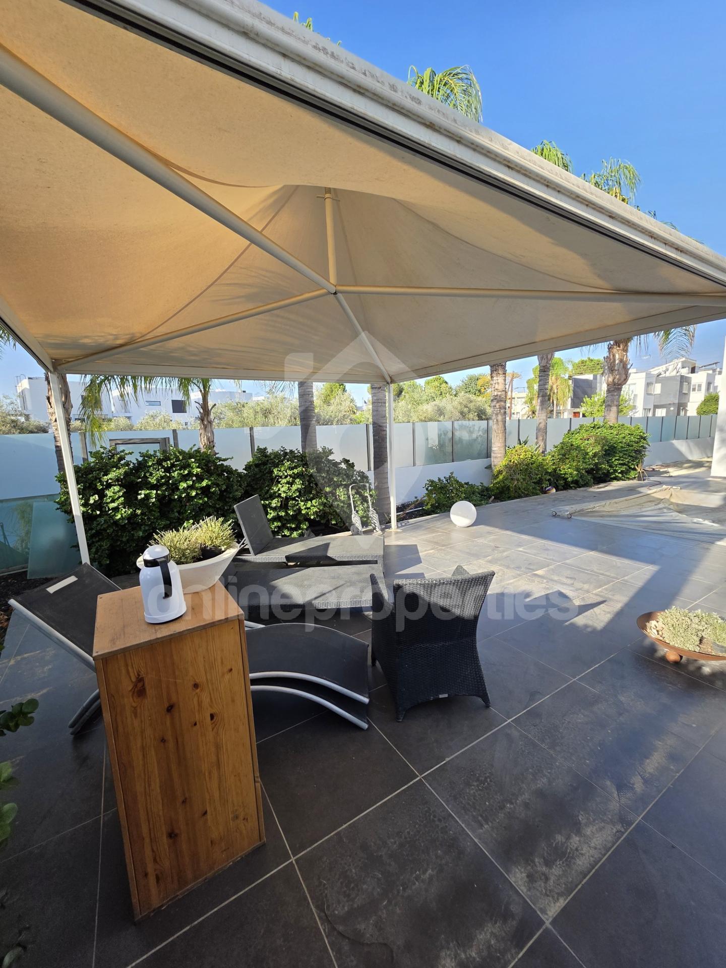 To change image, hover mouse over thumbnails below