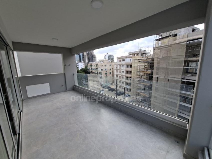 To change image, hover mouse over thumbnails below