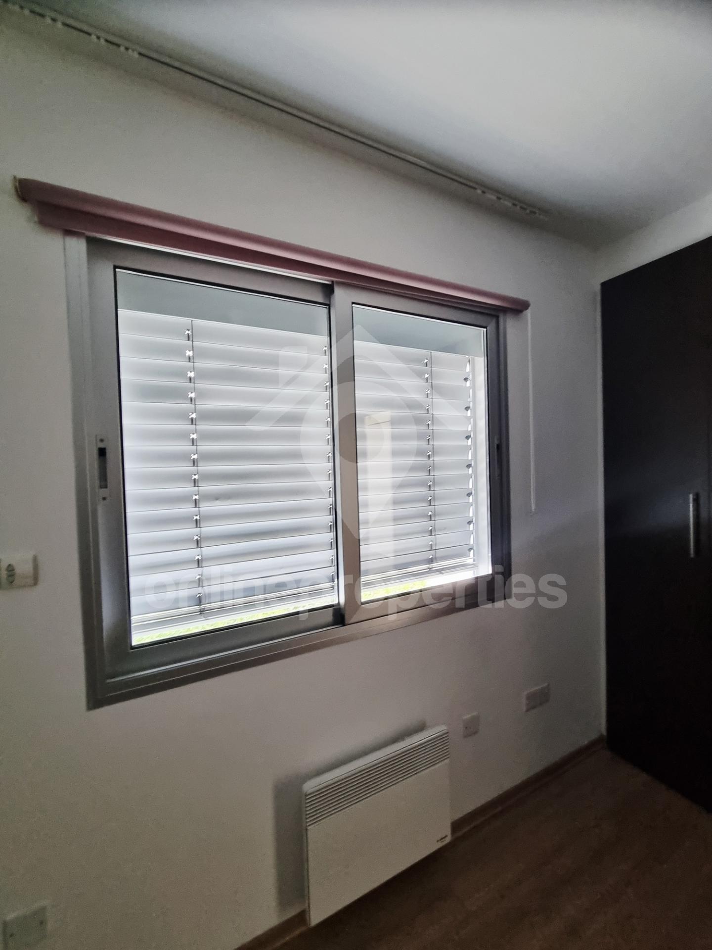 To change image, hover mouse over thumbnails below