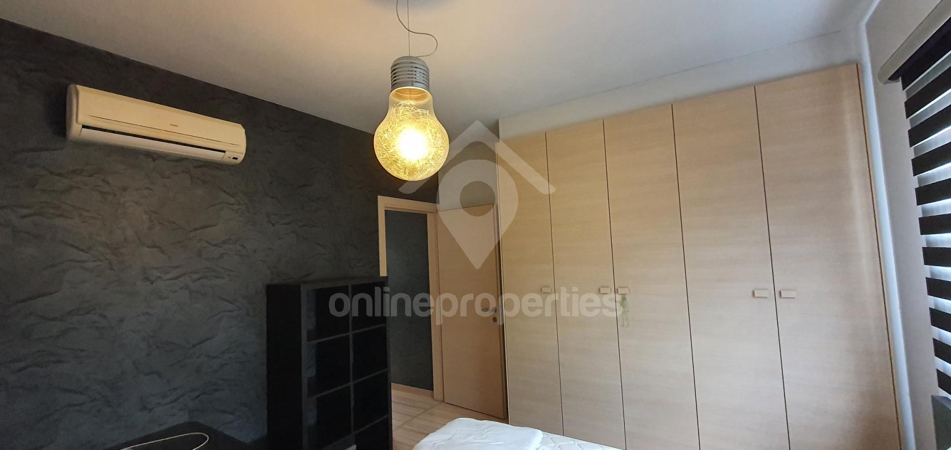 To change image, hover mouse over thumbnails below