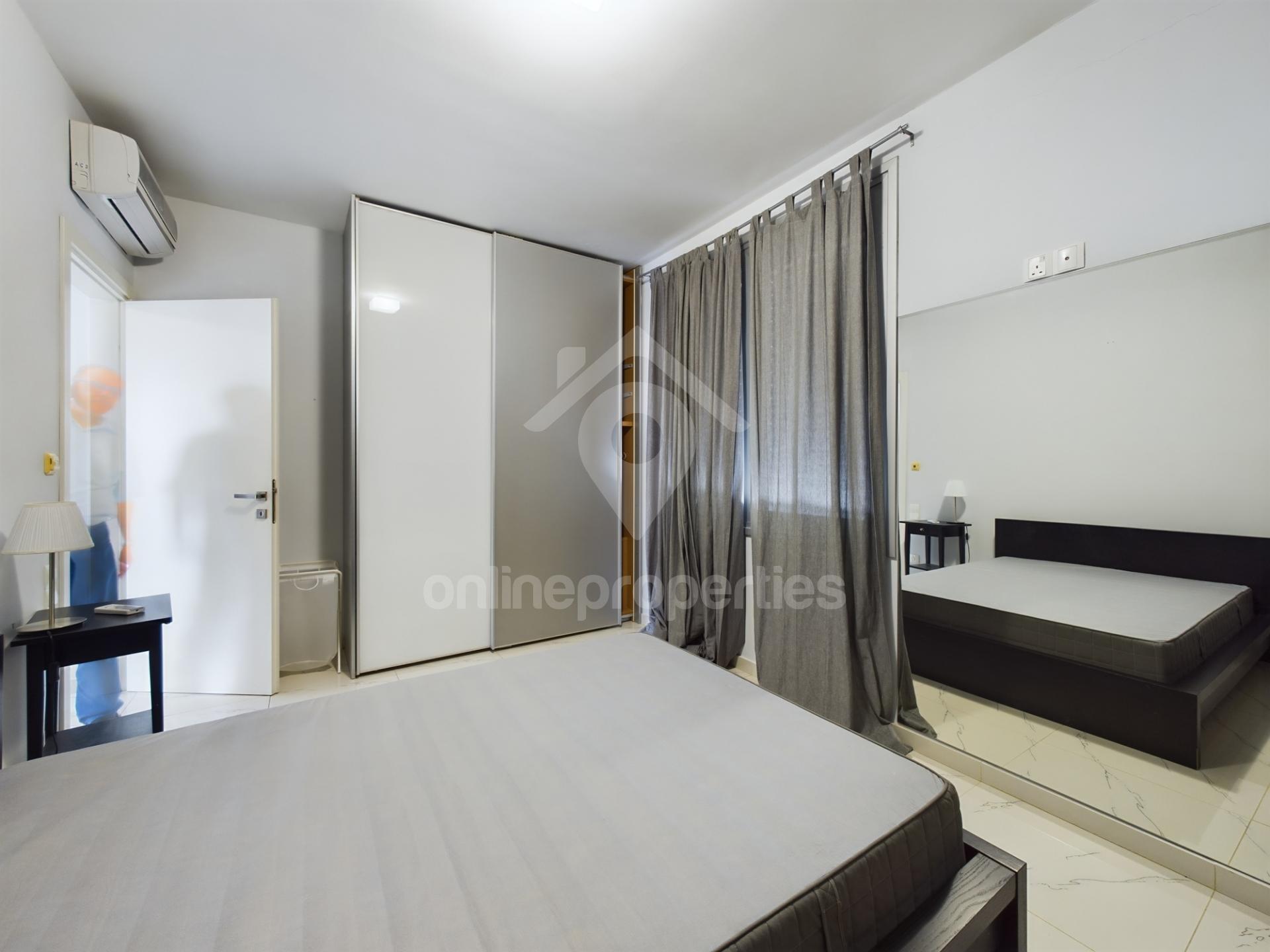 To change image, hover mouse over thumbnails below