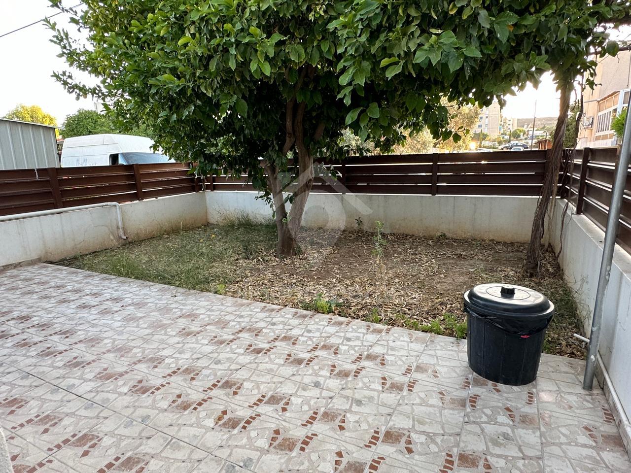 To change image, hover mouse over thumbnails below