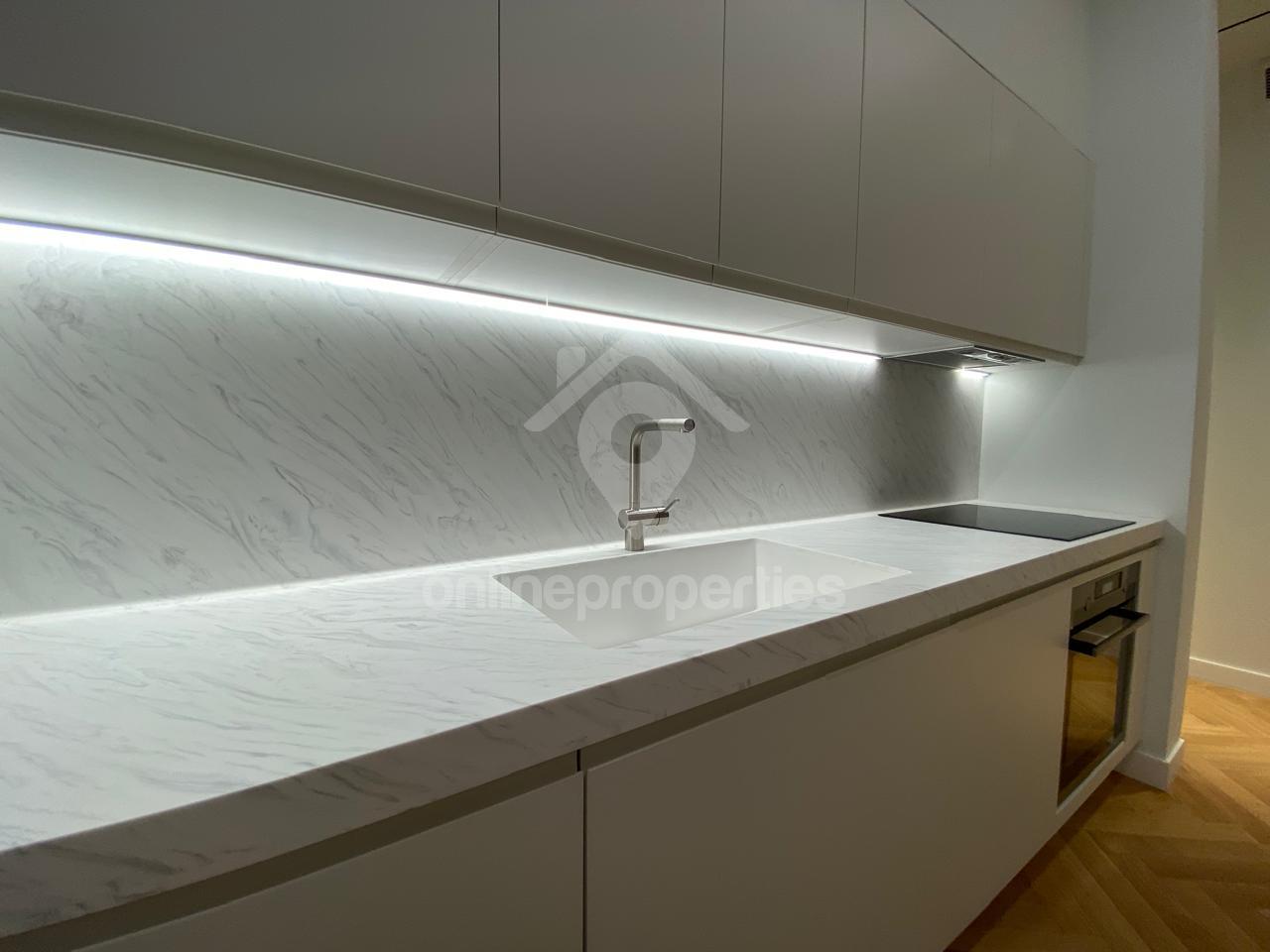 To change image, hover mouse over thumbnails below