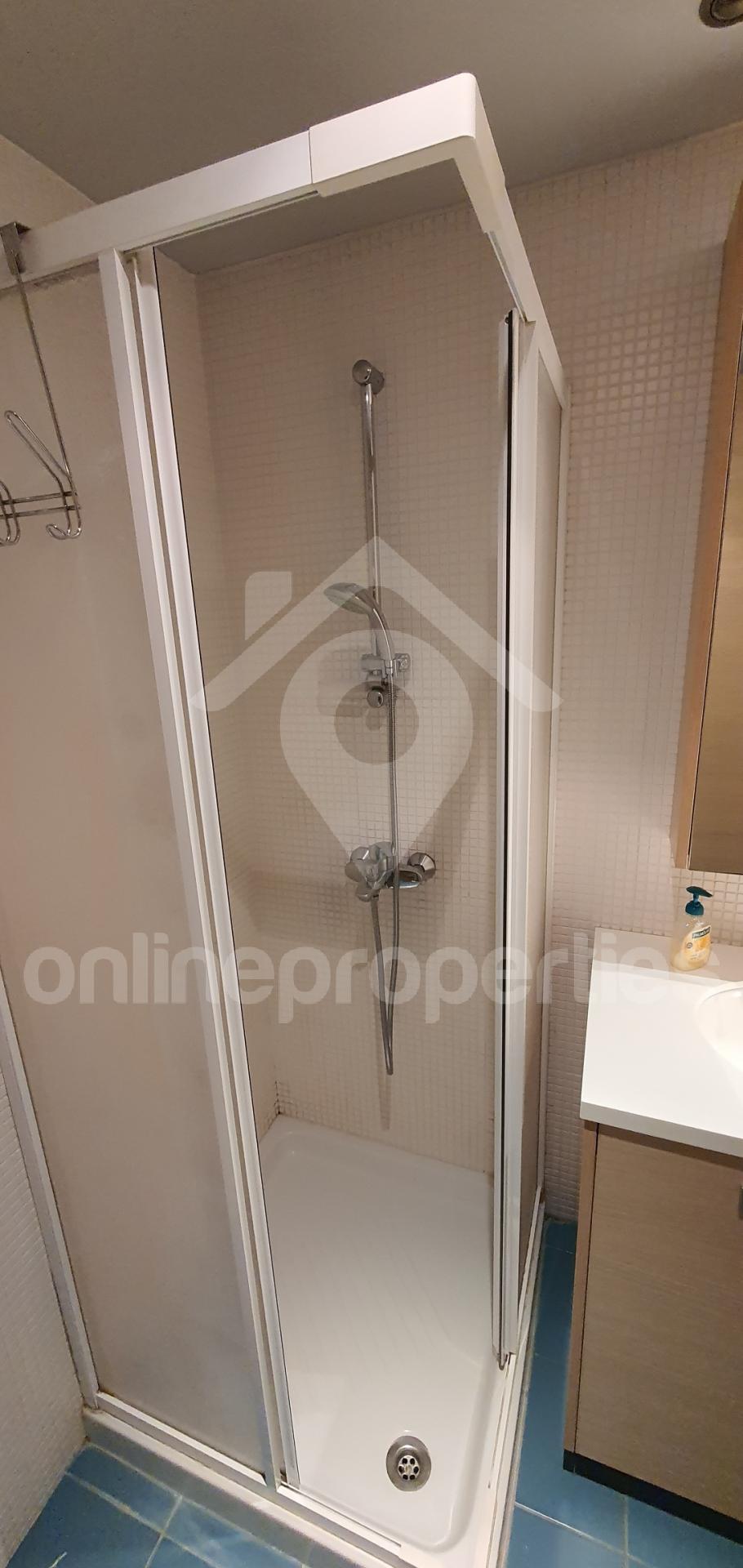 To change image, hover mouse over thumbnails below