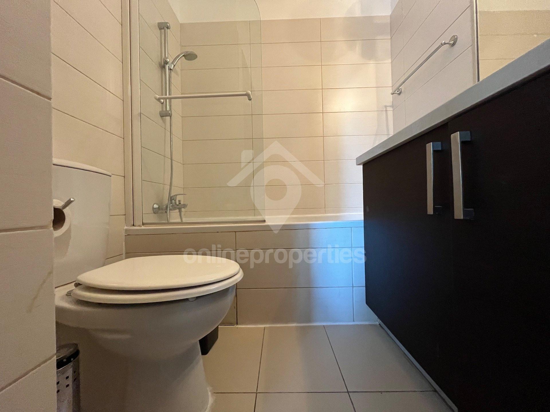 To change image, hover mouse over thumbnails below