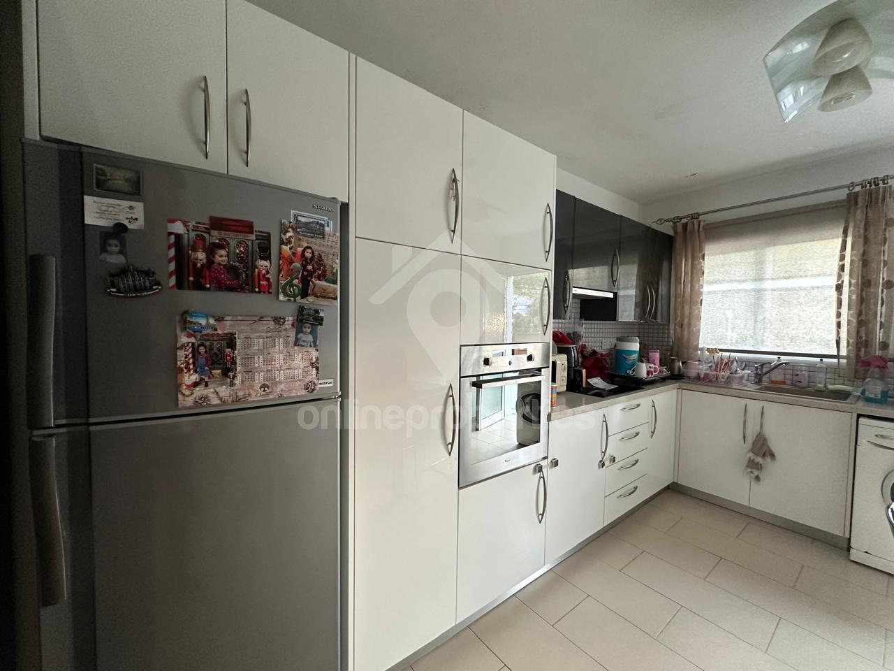 To change image, hover mouse over thumbnails below