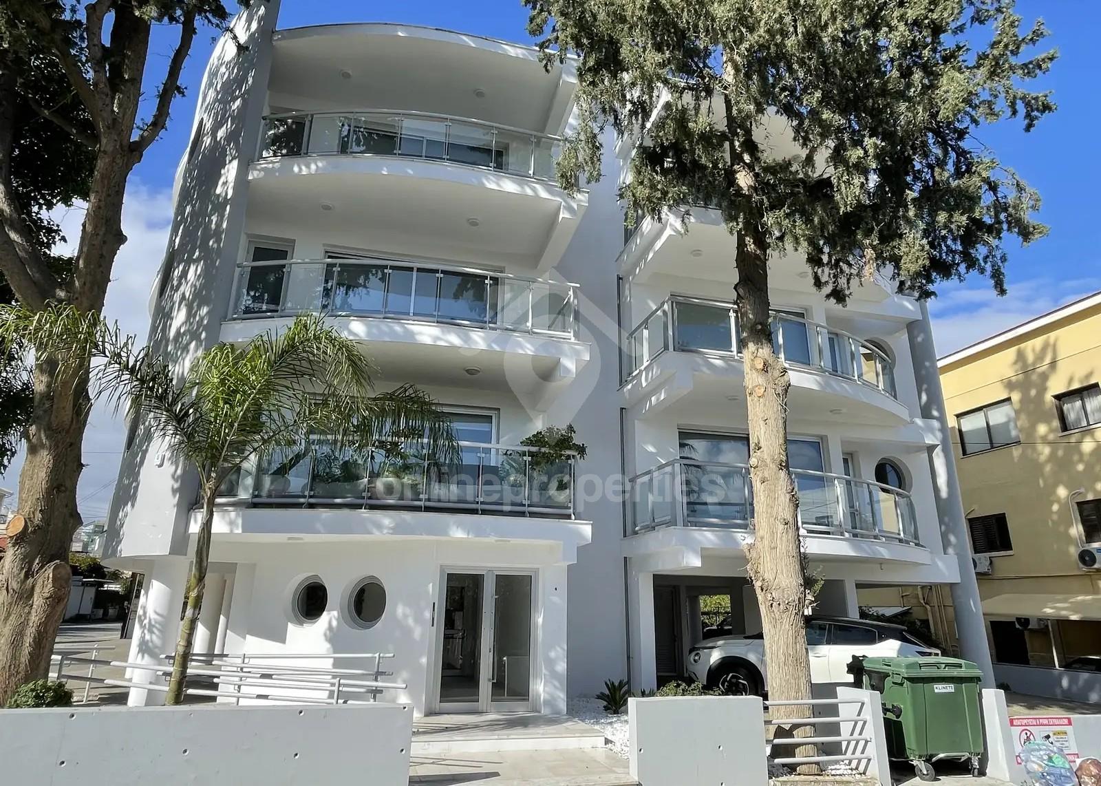 To change image, hover mouse over thumbnails below