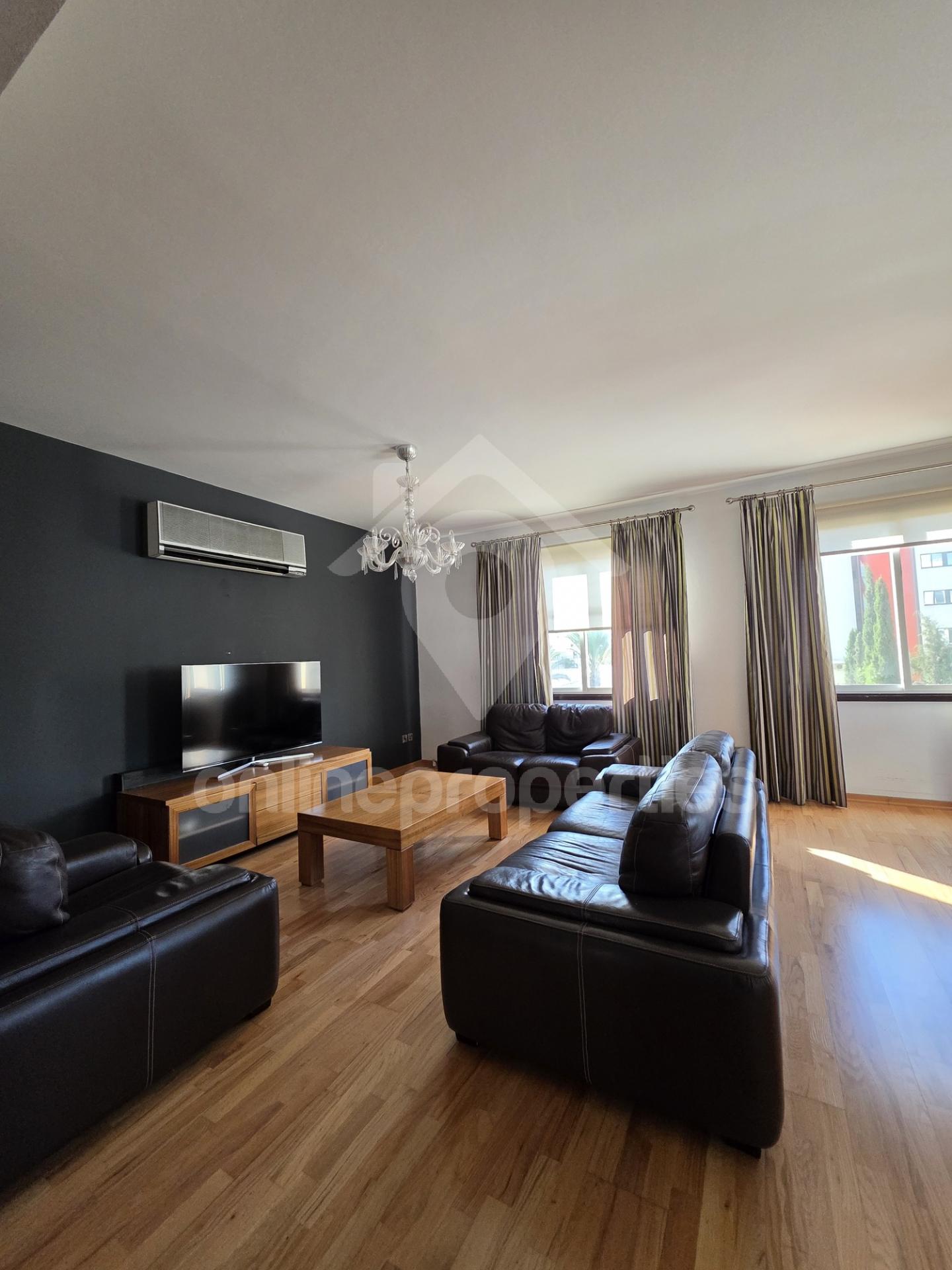 To change image, hover mouse over thumbnails below