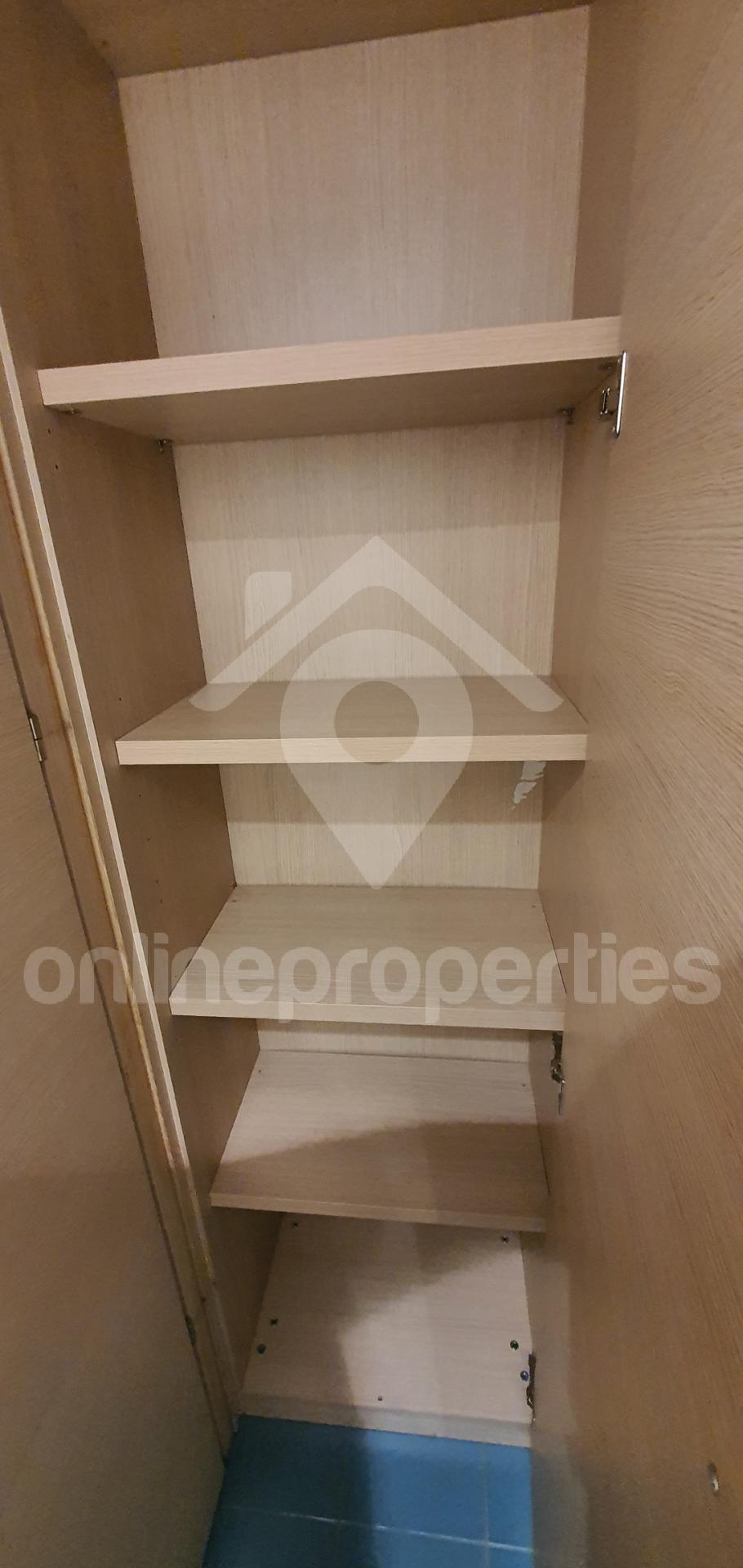 To change image, hover mouse over thumbnails below